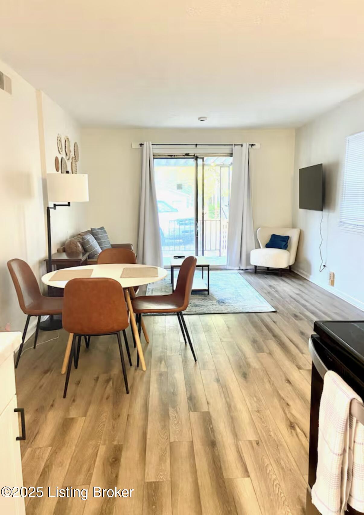 145 E Wellington Ave