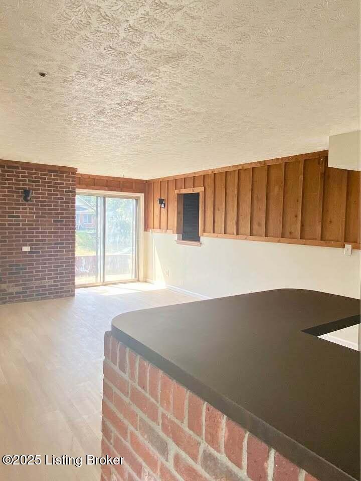 145 E Wellington Ave