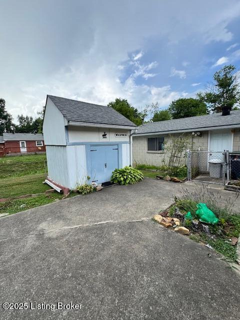 8024 N Blake Ln, Louisville