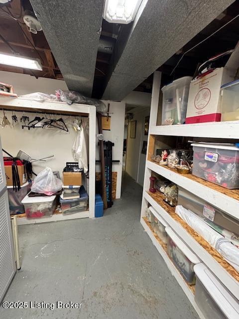 8024 N Blake Ln, Louisville