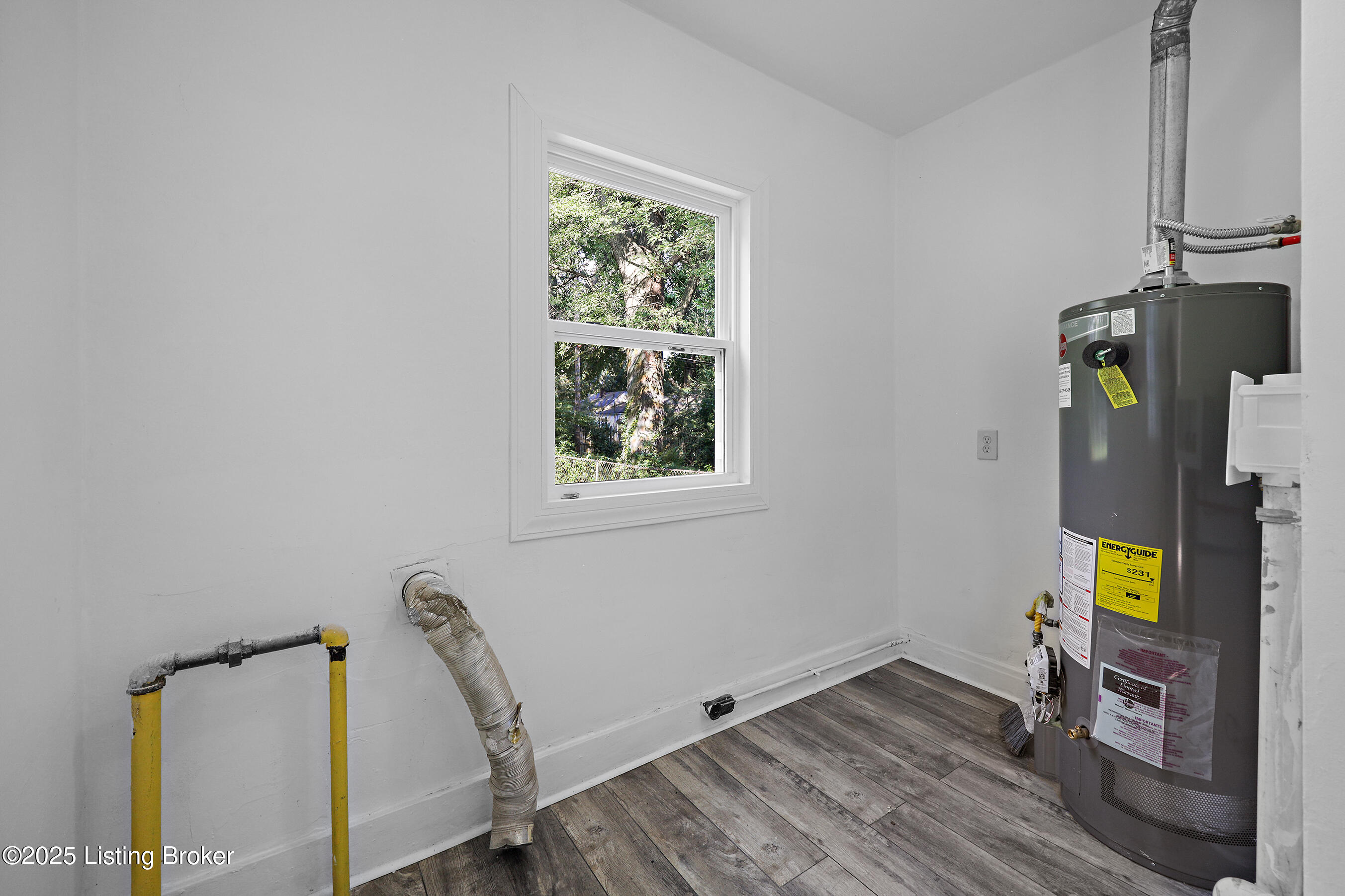 1409 Thornberry Ave