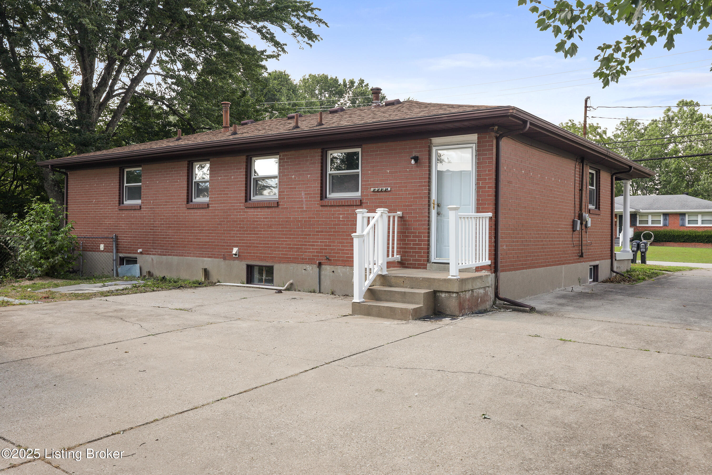 8604 Fernview Dr