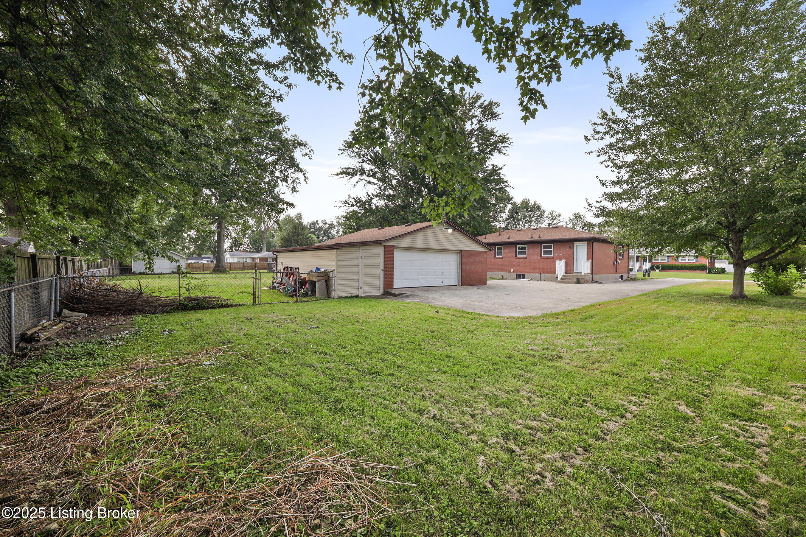 8604 Fernview Dr