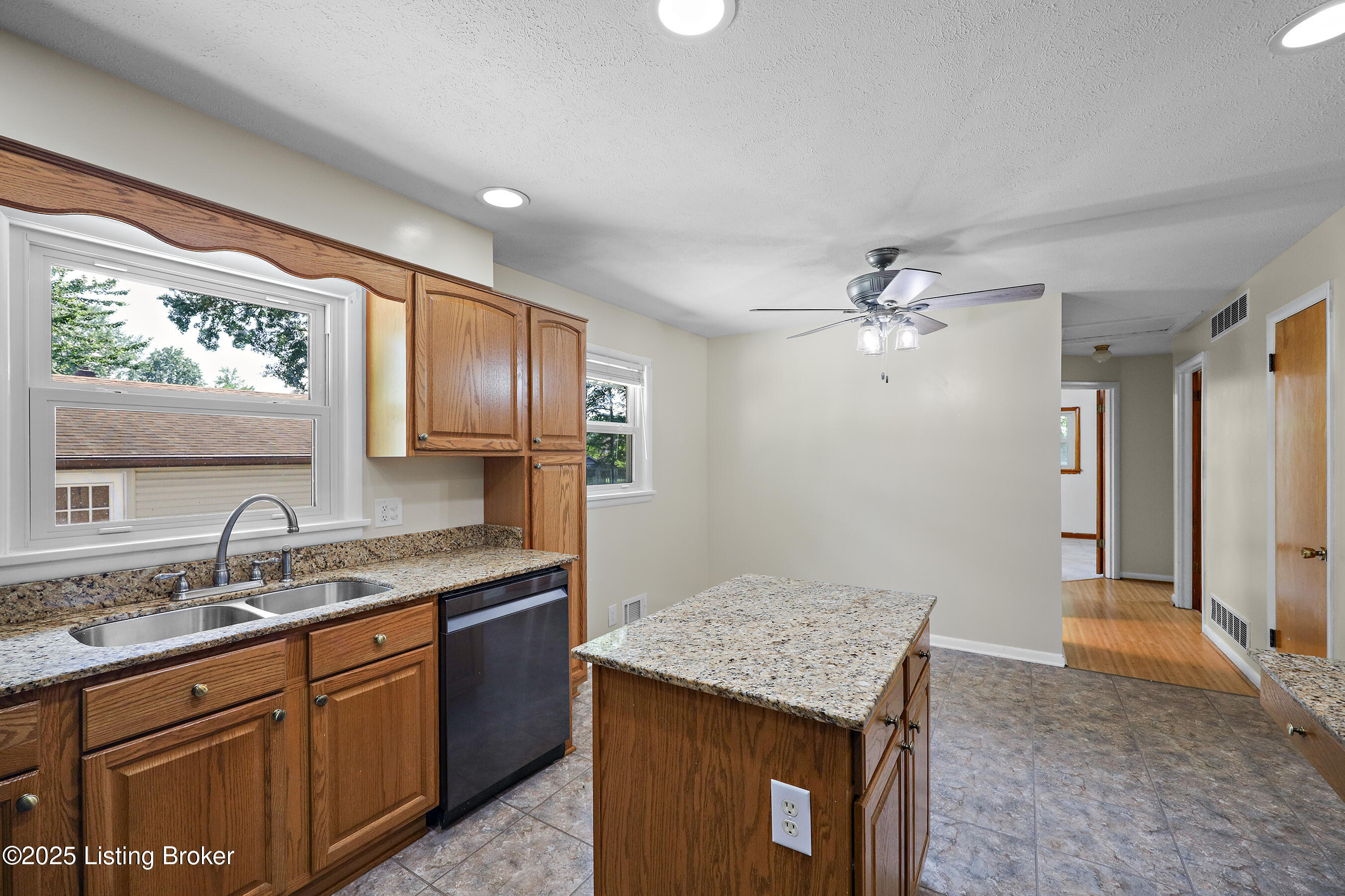 8604 Fernview Dr