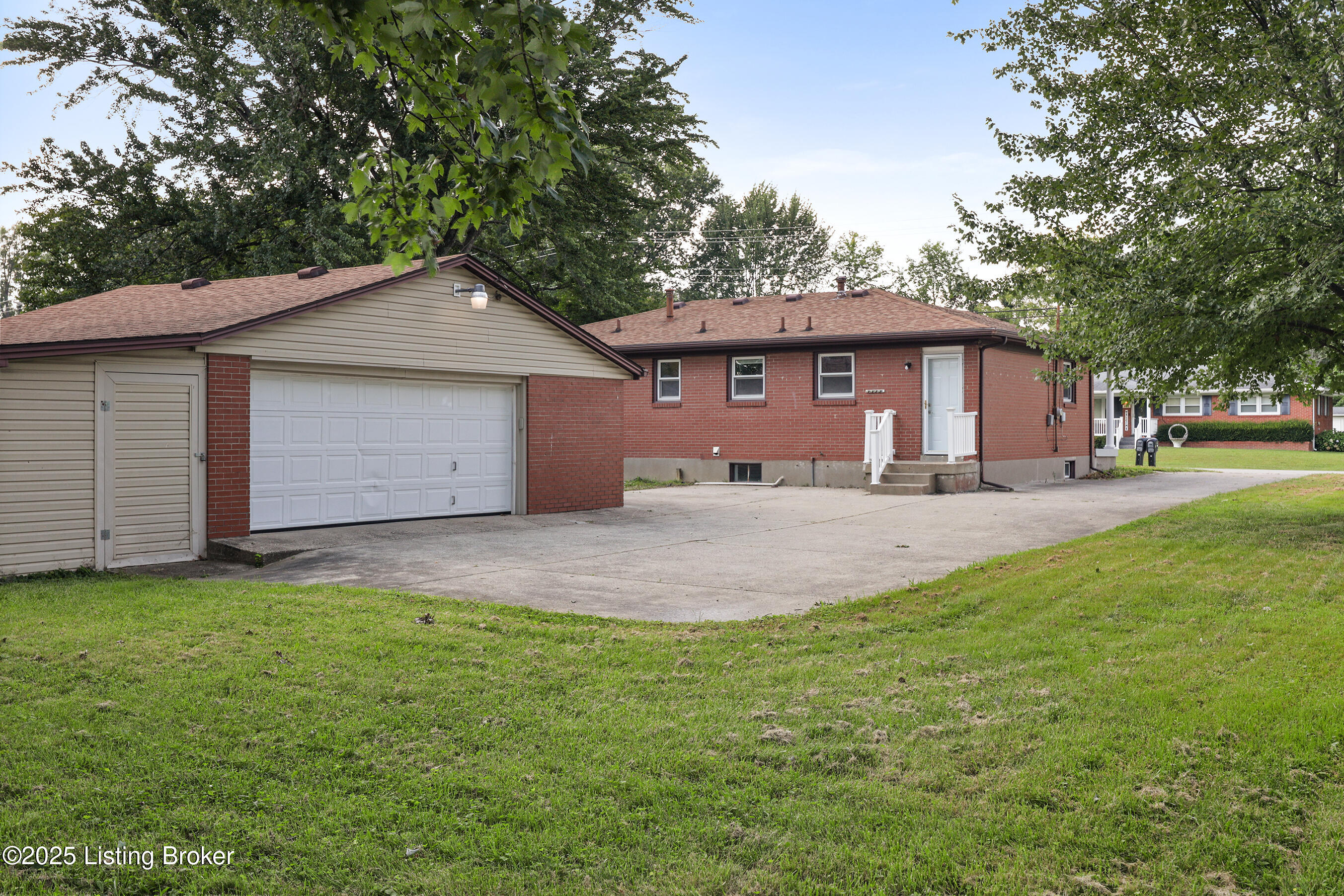 8604 Fernview Dr