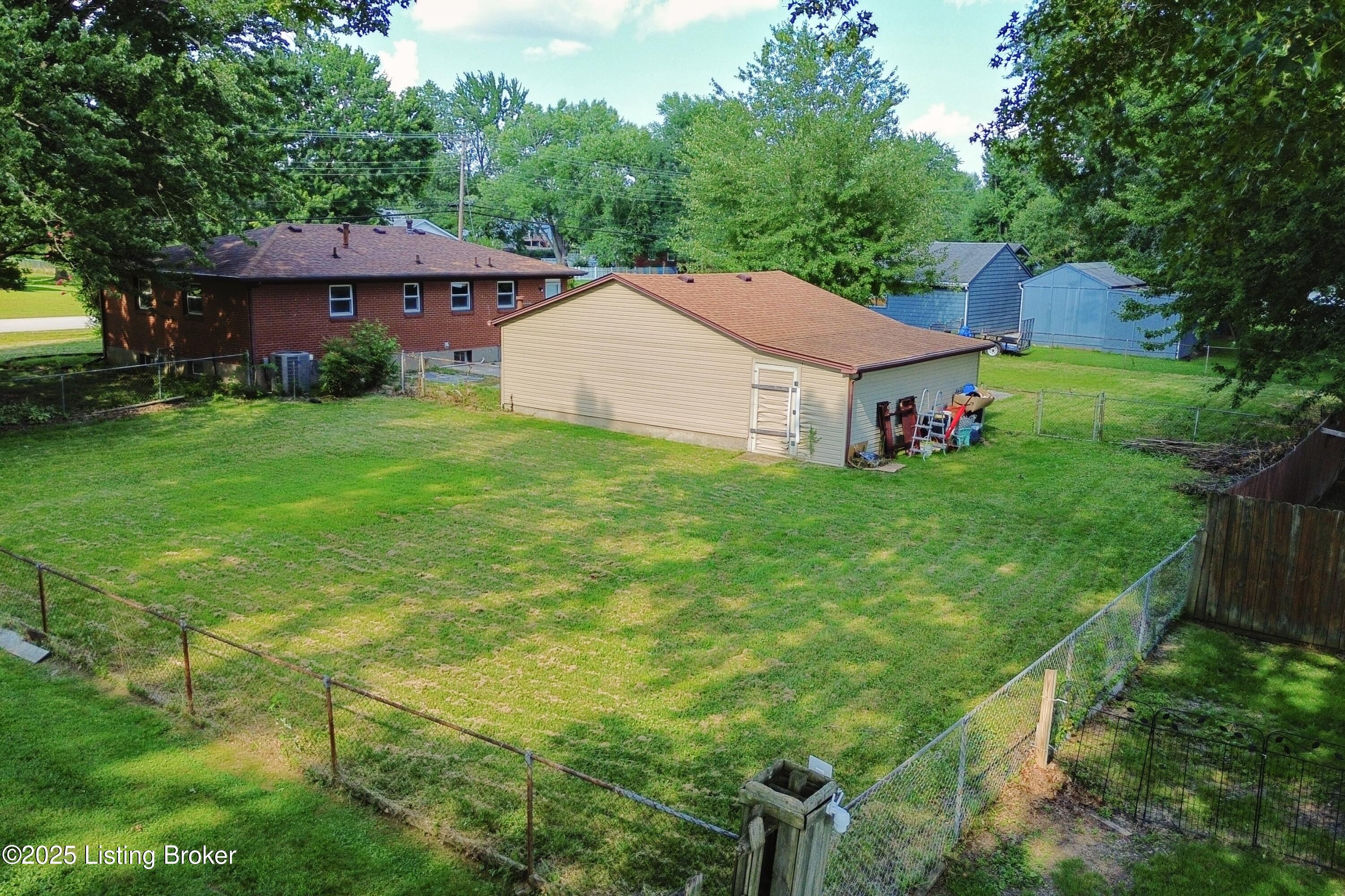 8604 Fernview Dr