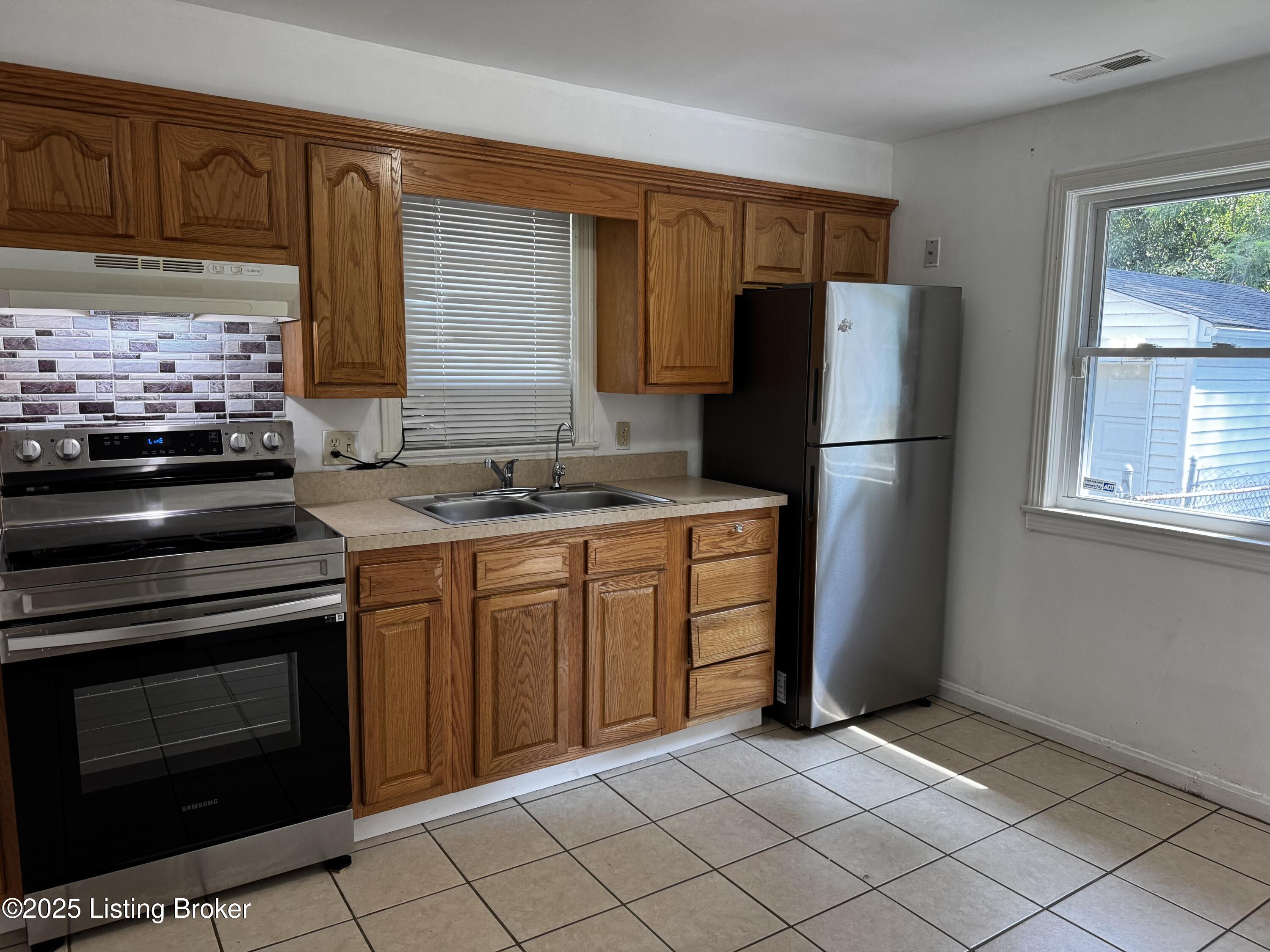 3218 Donald Dr