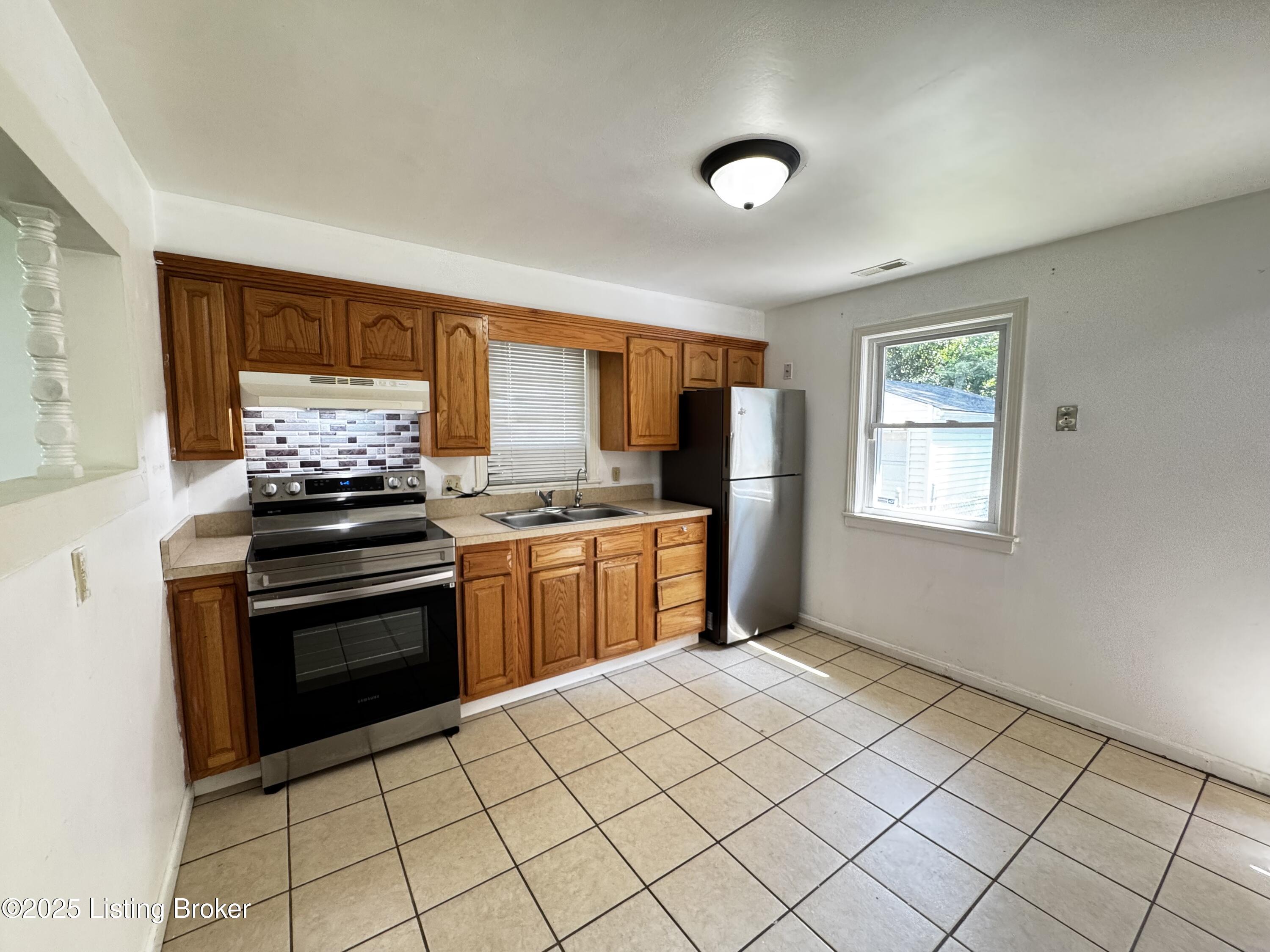 3218 Donald Dr