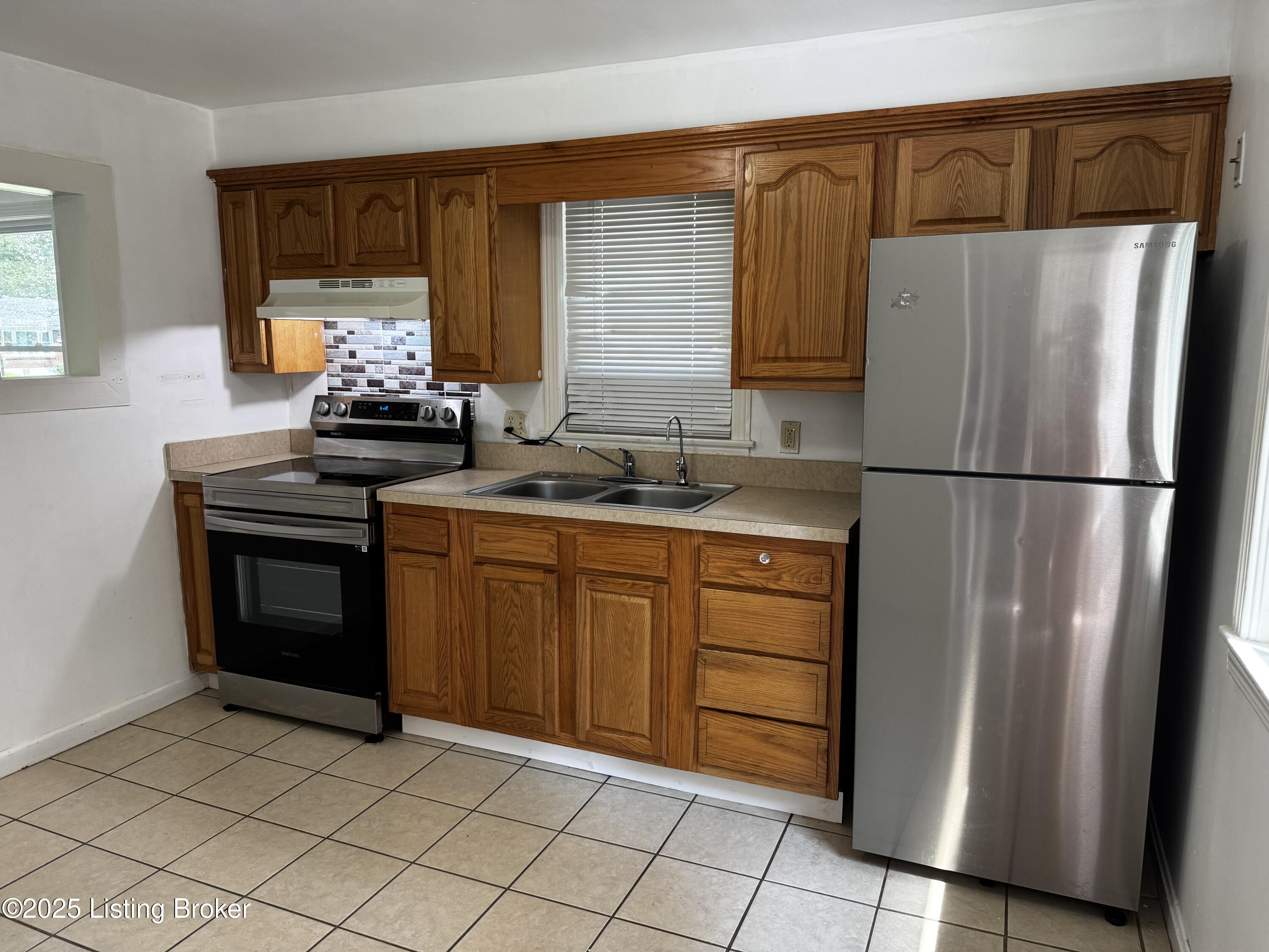 3218 Donald Dr