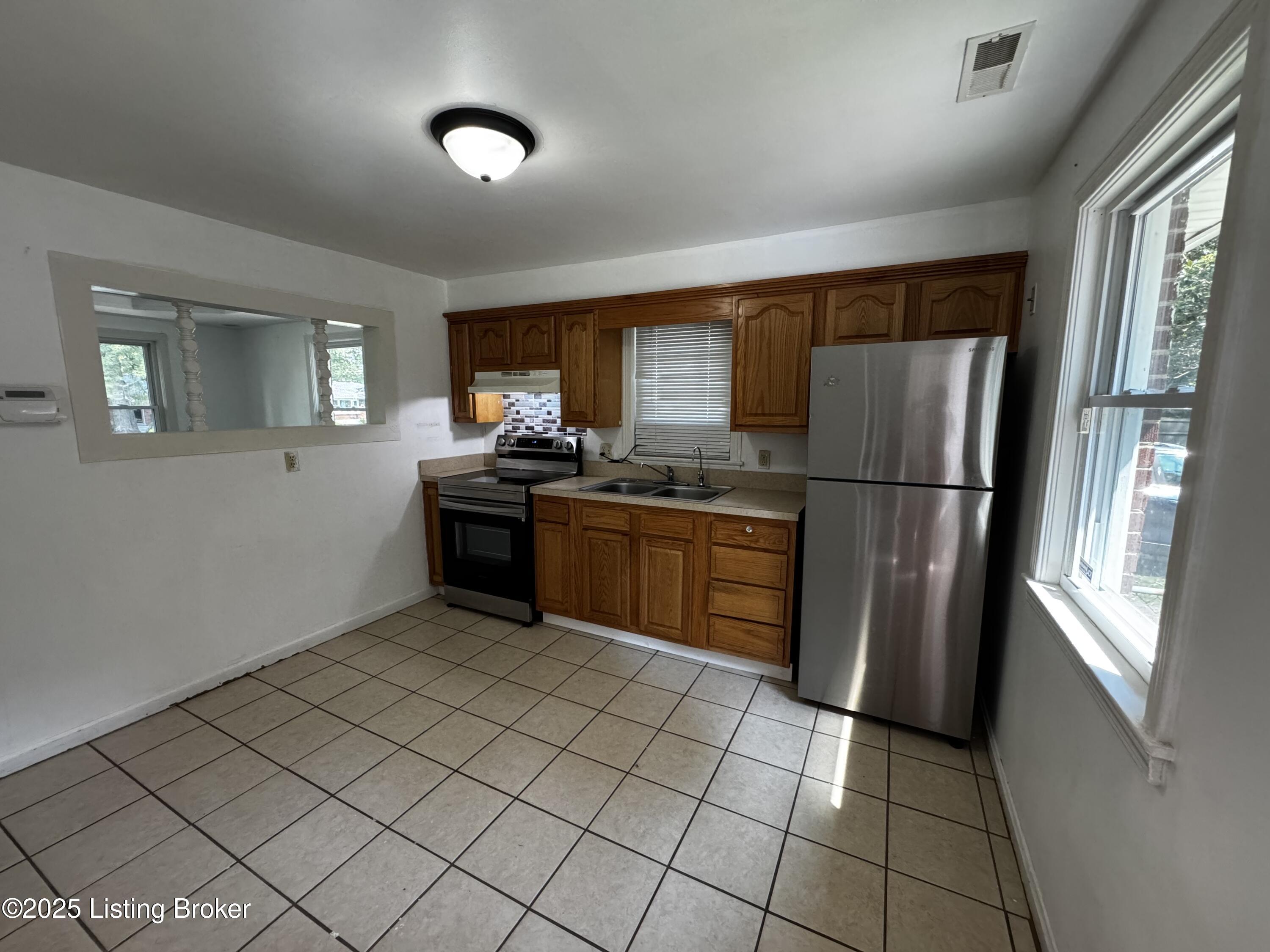 3218 Donald Dr
