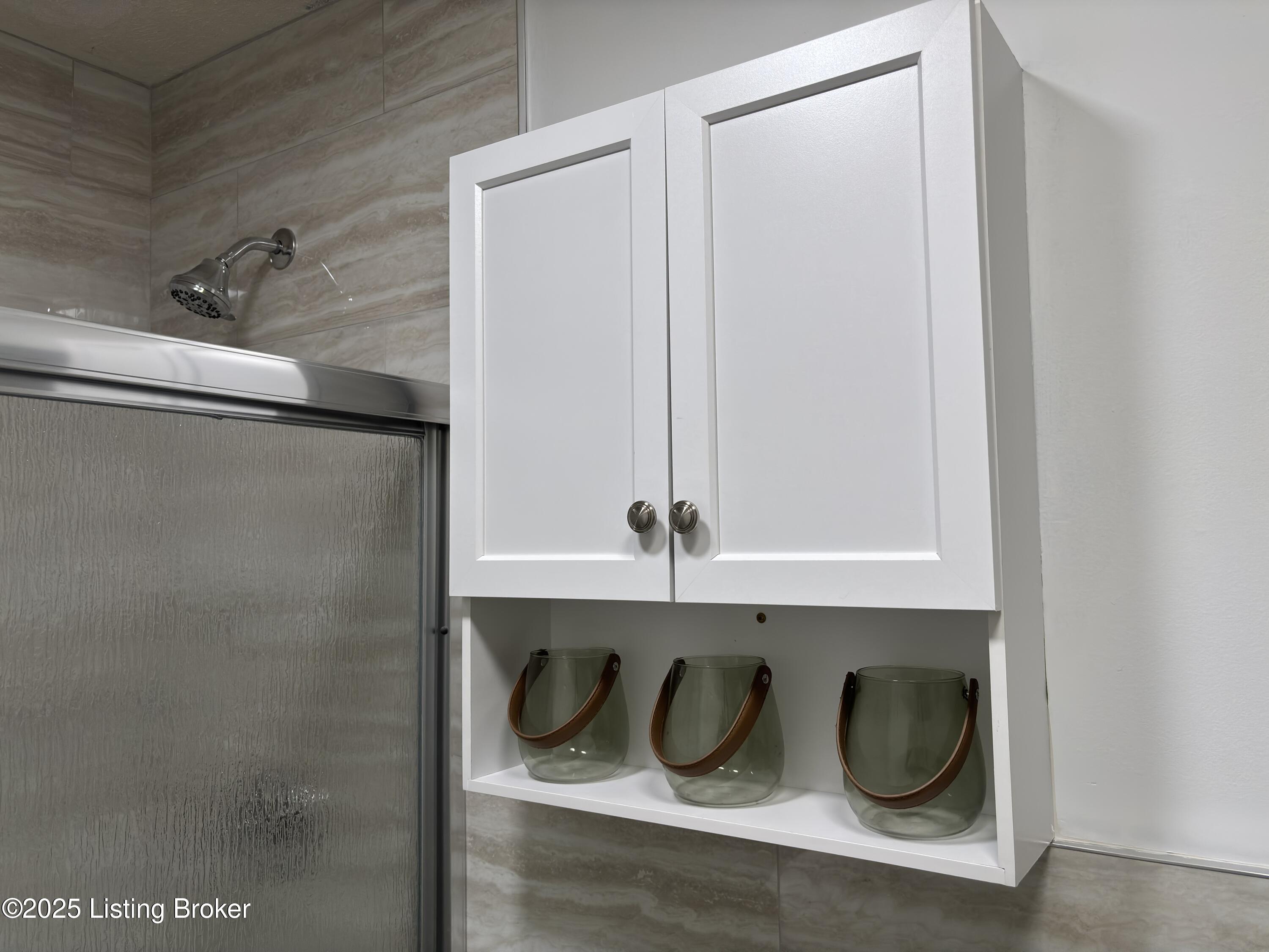 4001 Britt Ln, Louisville