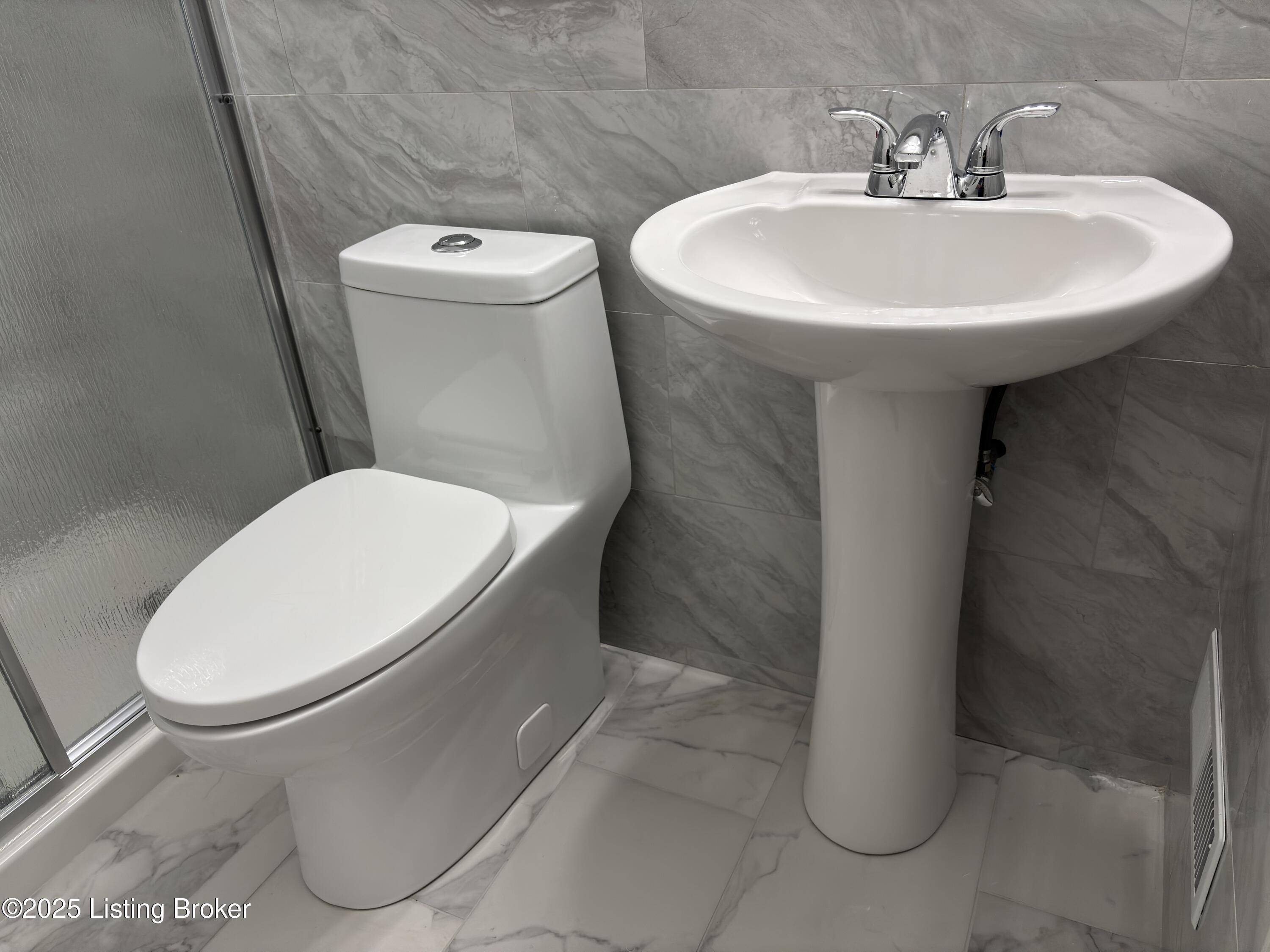 4001 Britt Ln, Louisville