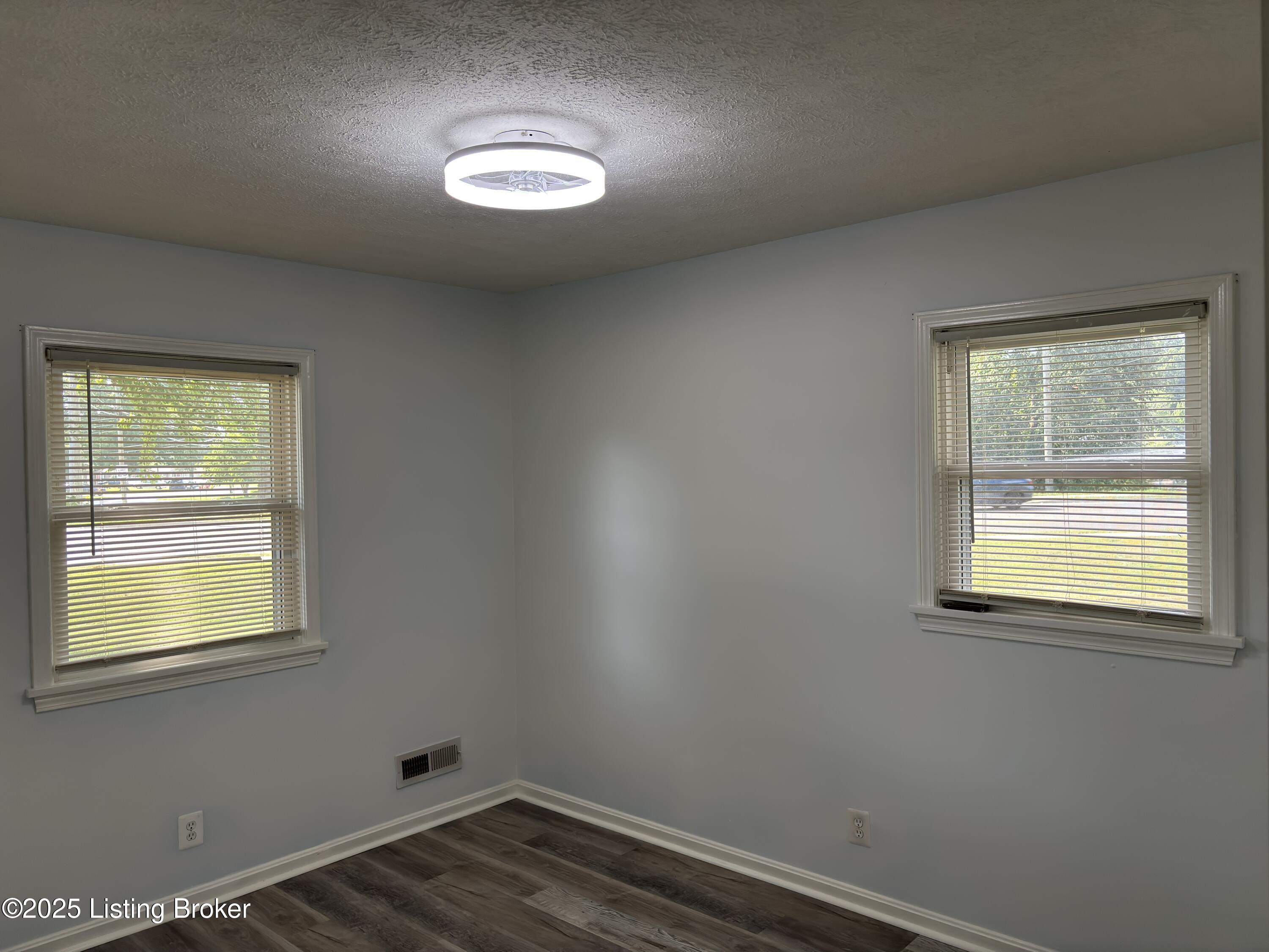 4001 Britt Ln, Louisville