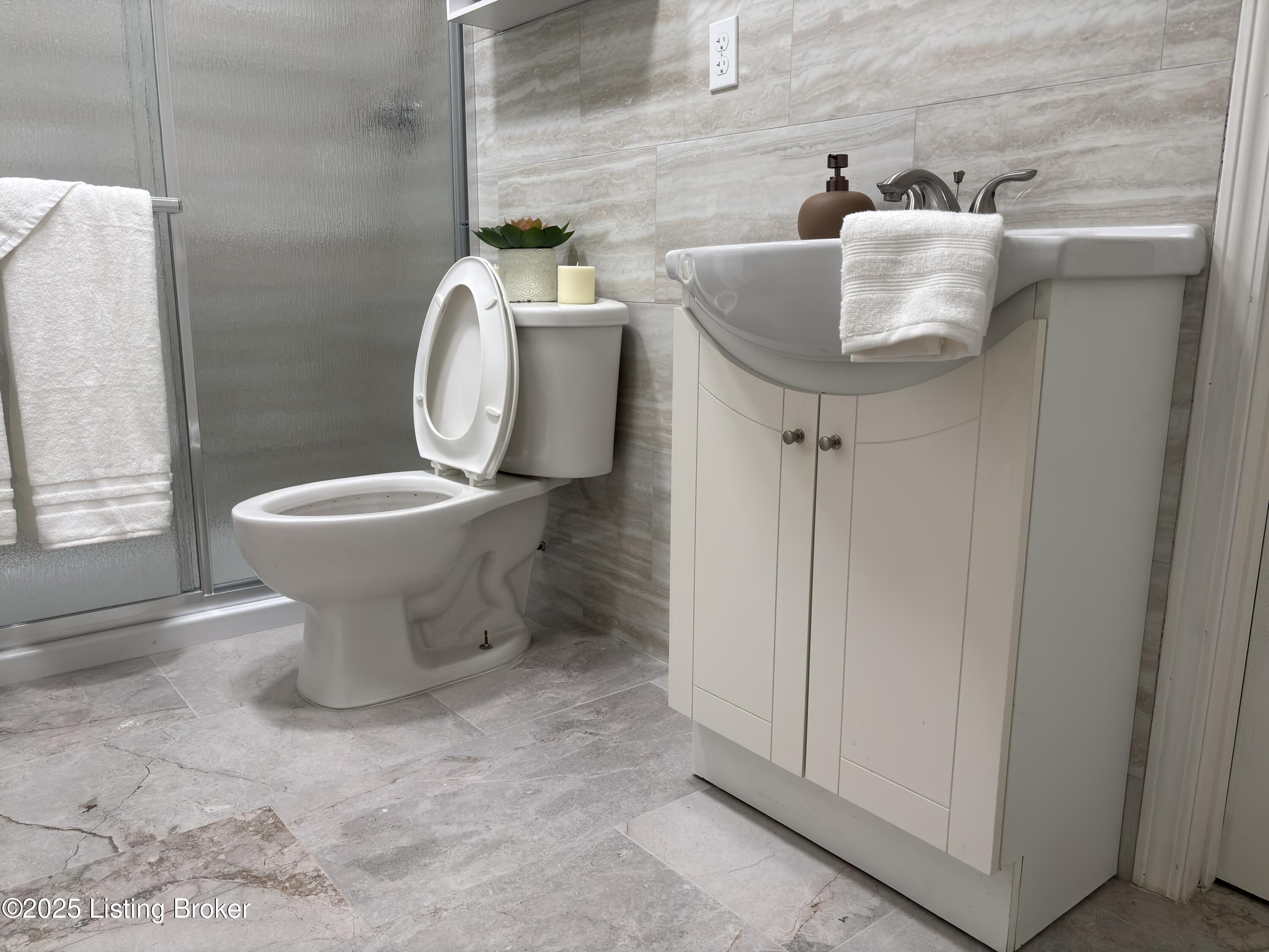 4001 Britt Ln, Louisville