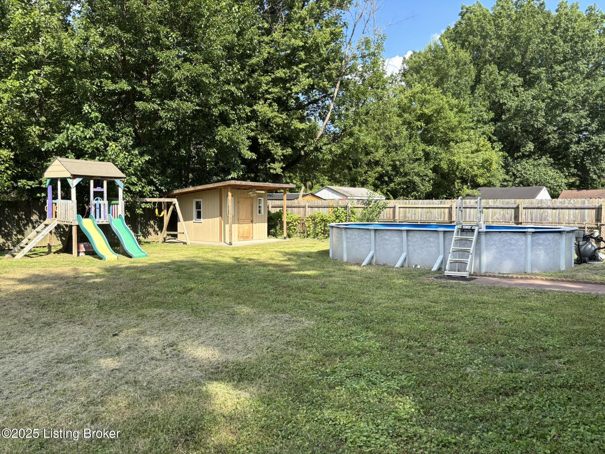 4001 Britt Ln, Louisville