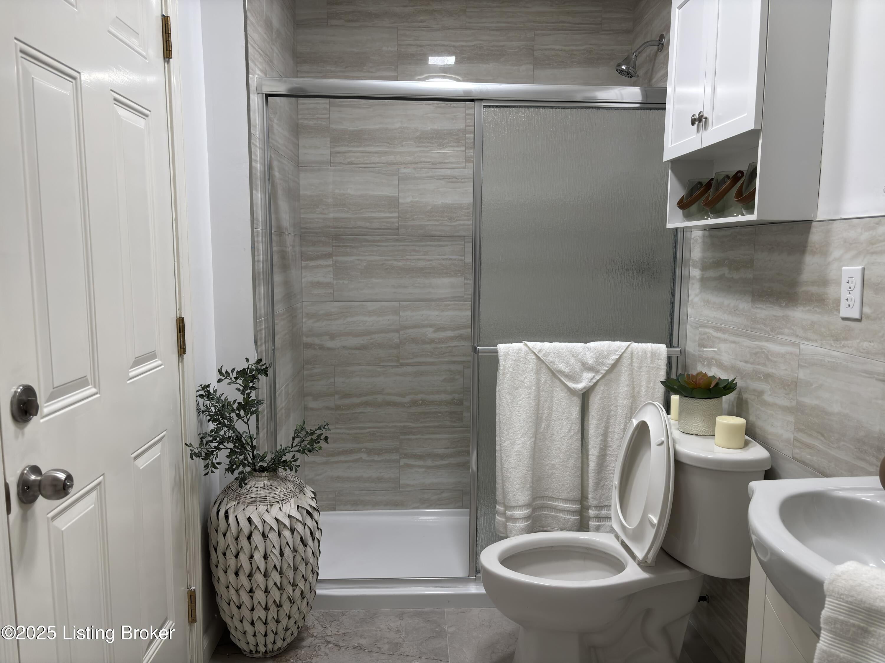 4001 Britt Ln, Louisville