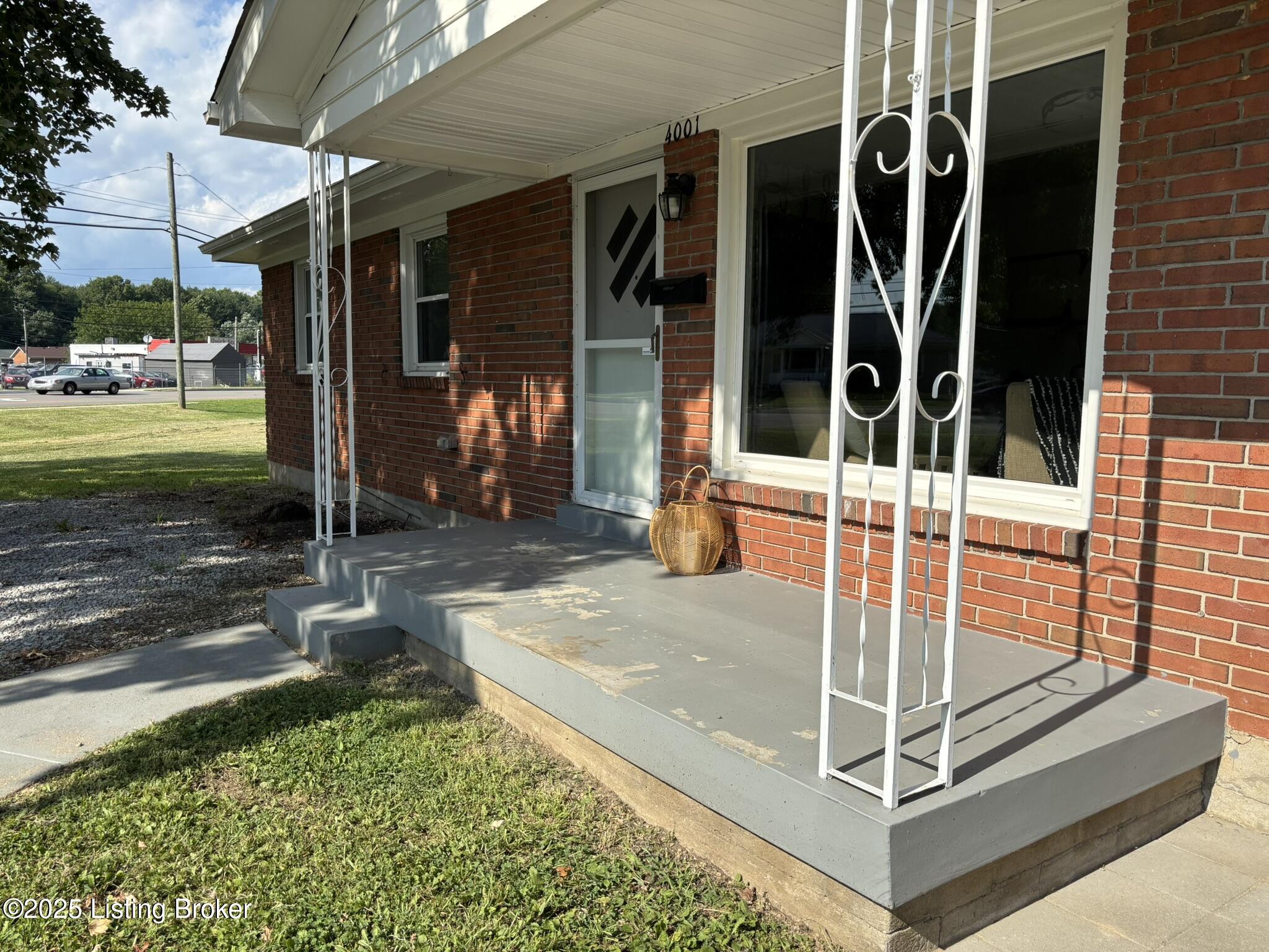 4001 Britt Ln, Louisville