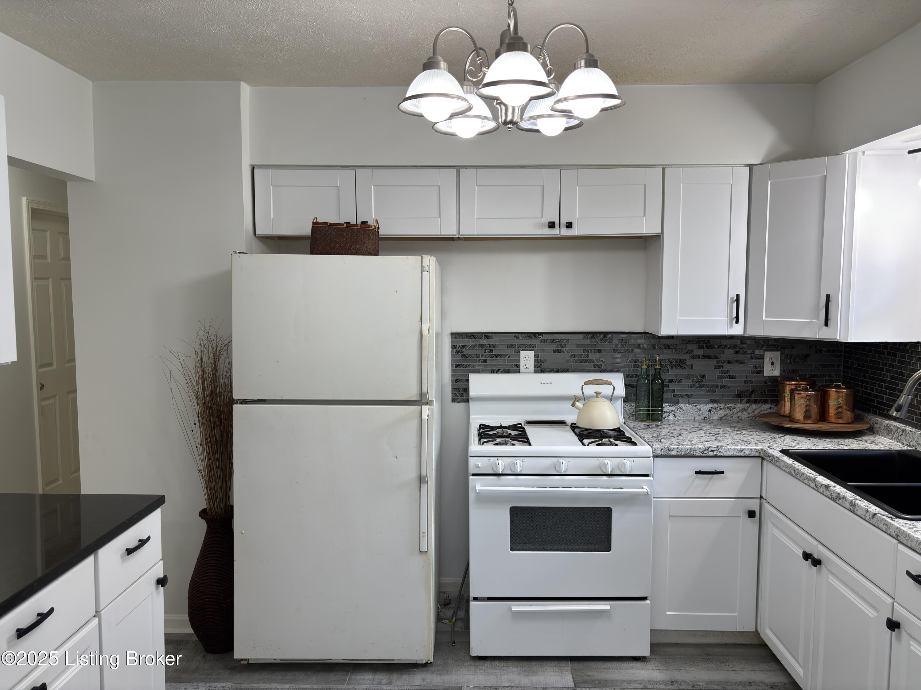 4001 Britt Ln, Louisville