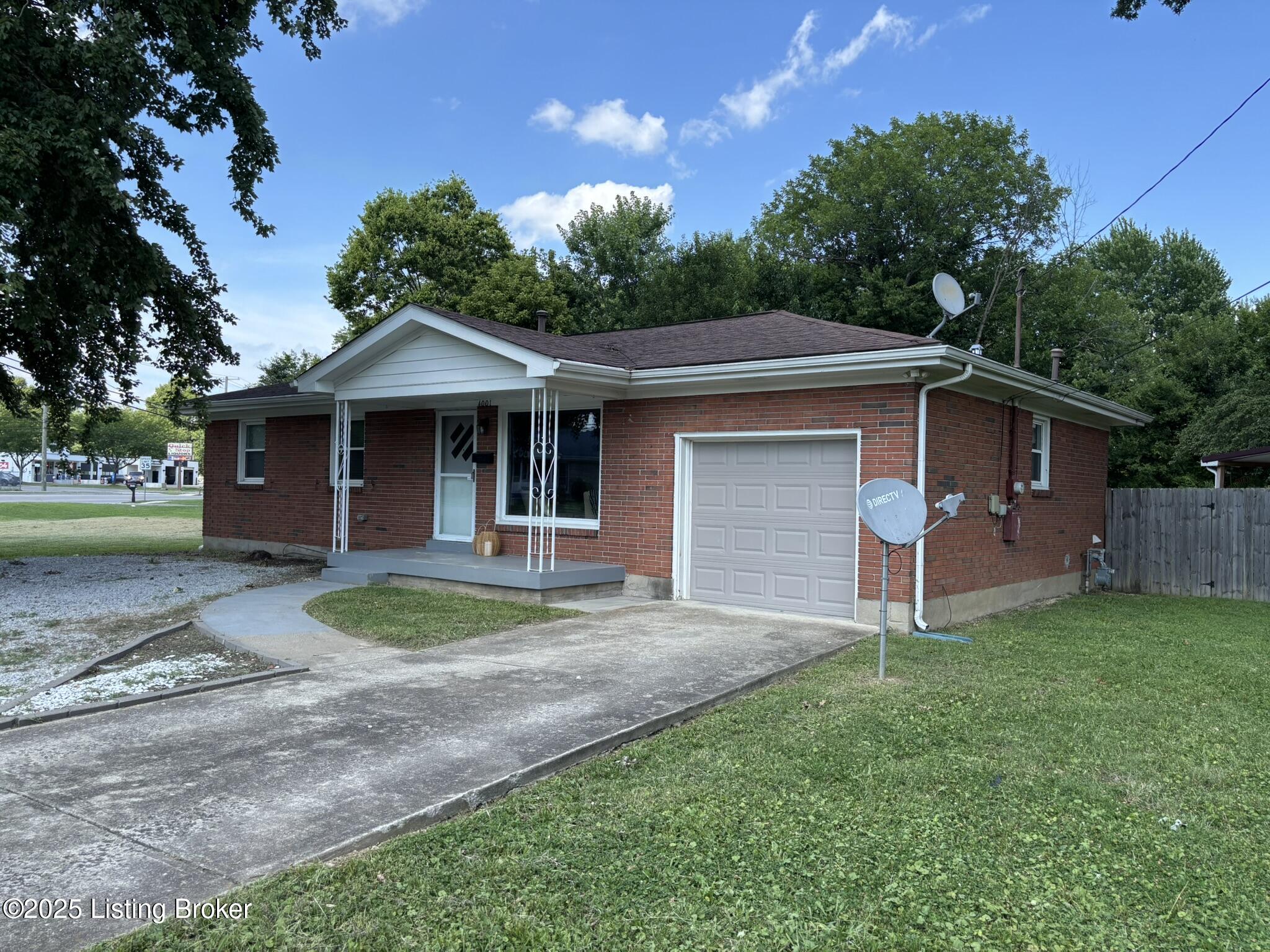 4001 Britt Ln, Louisville