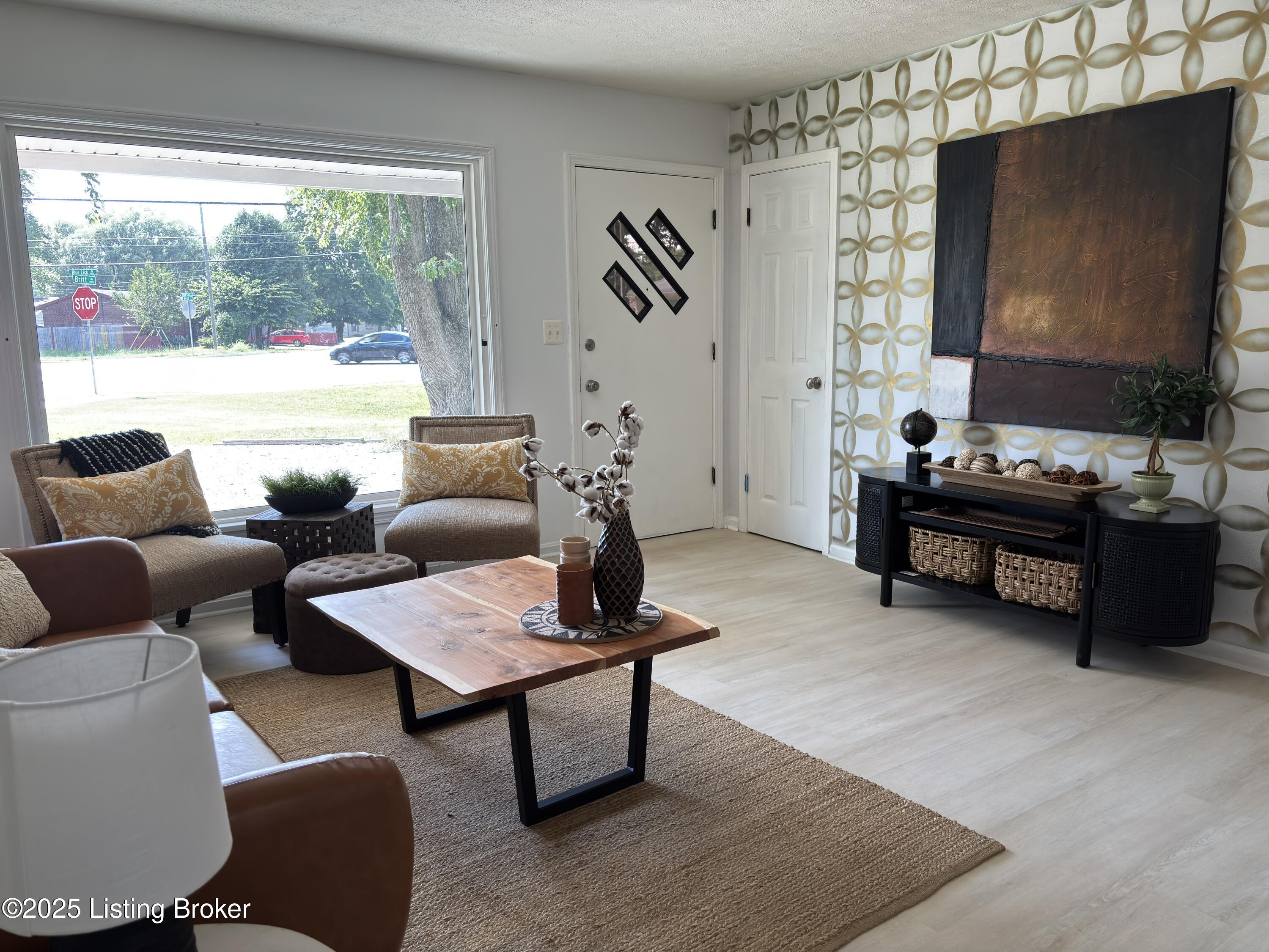 4001 Britt Ln, Louisville