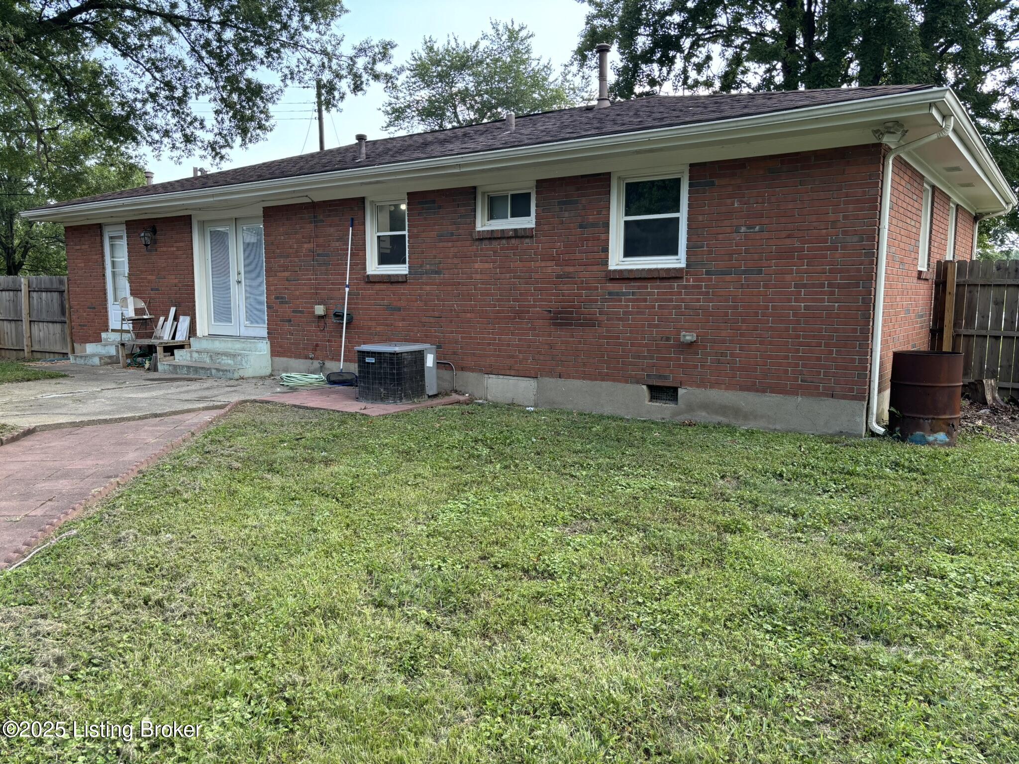 4001 Britt Ln, Louisville