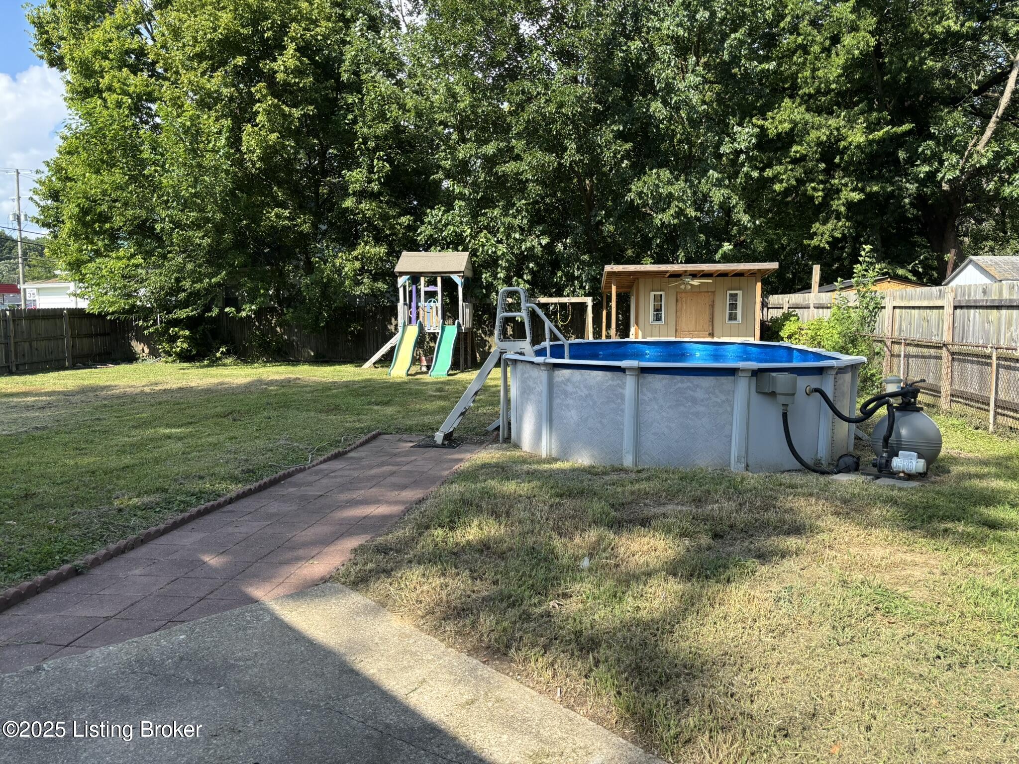 4001 Britt Ln, Louisville