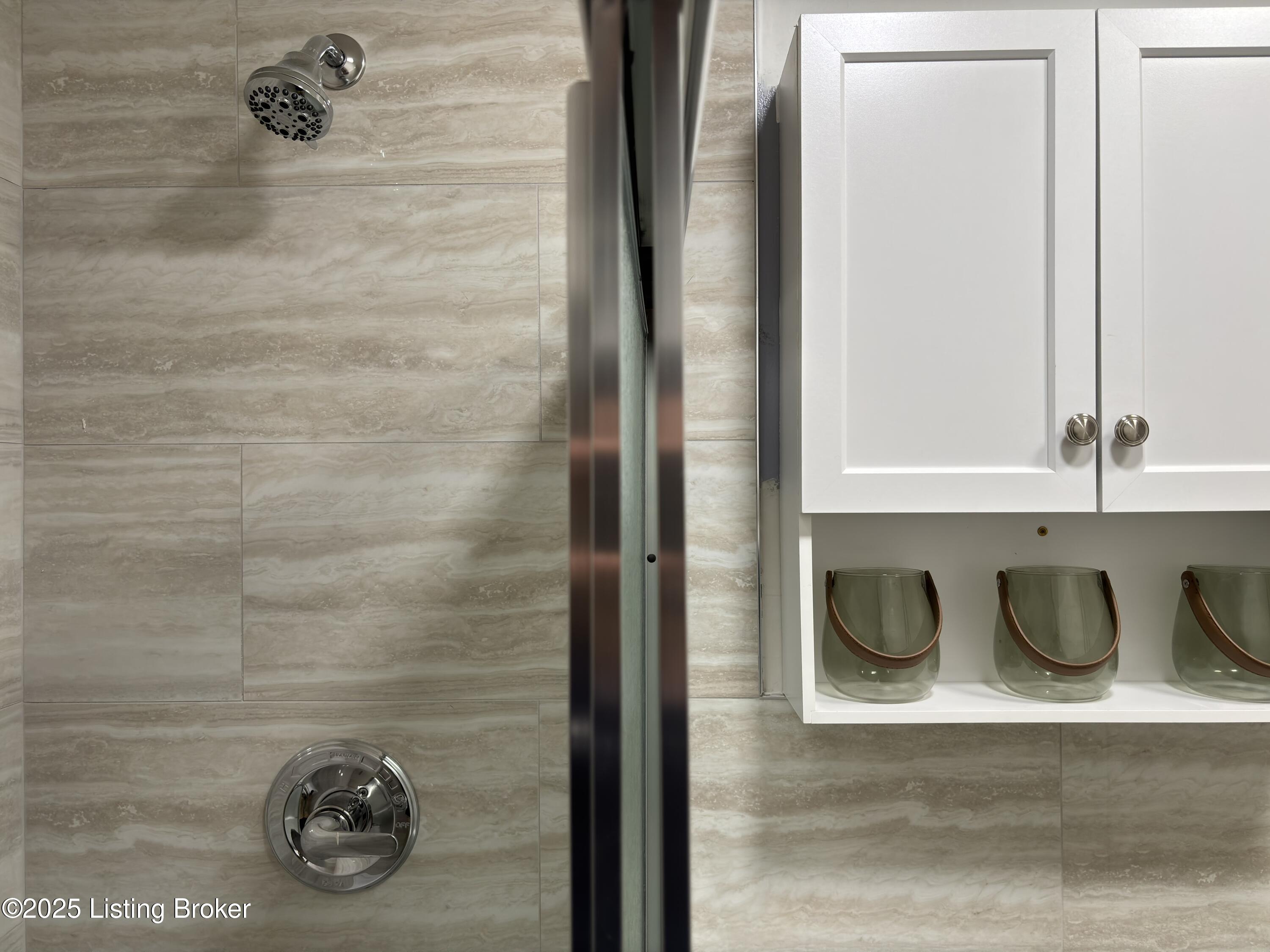 4001 Britt Ln, Louisville