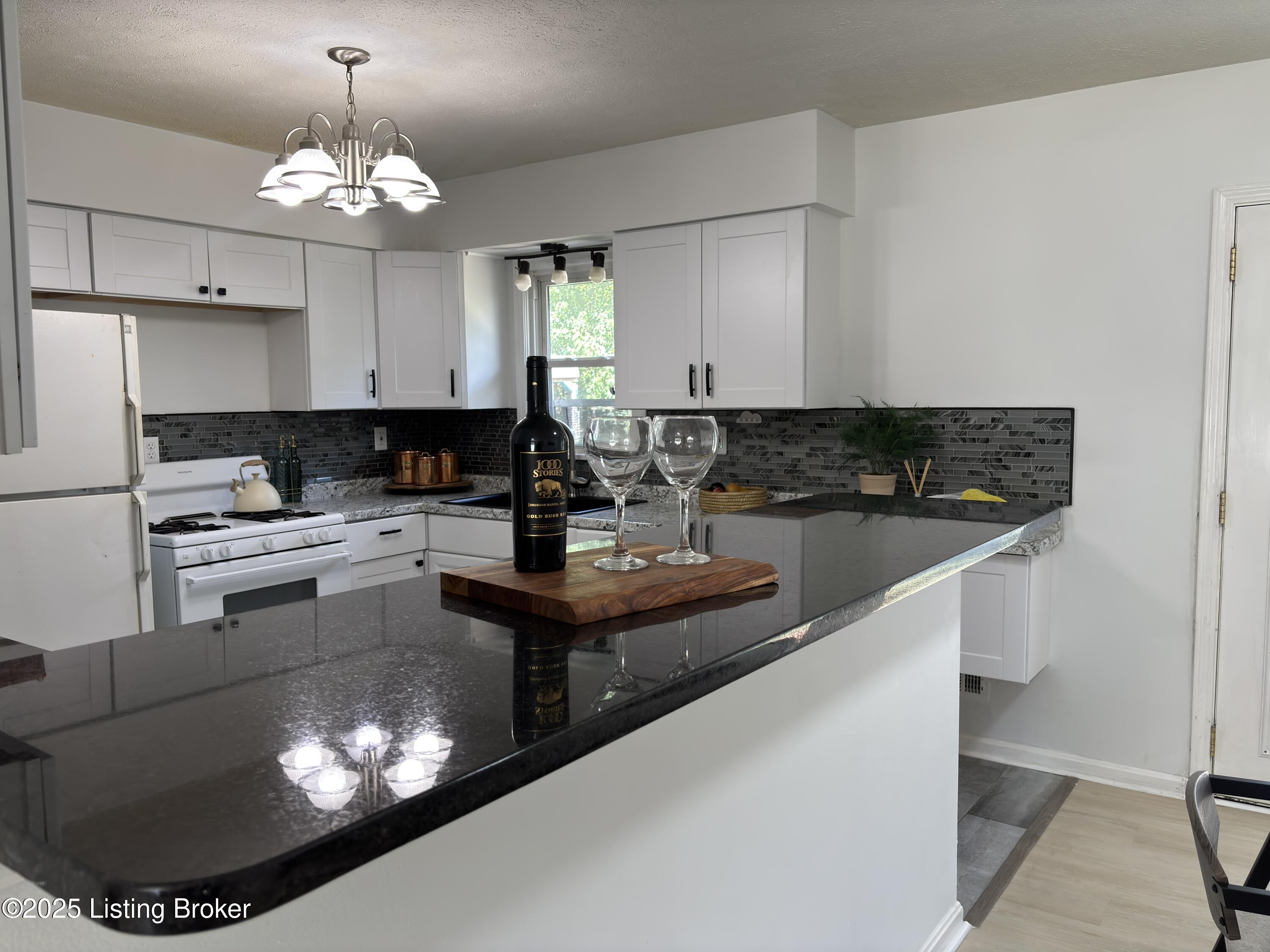 4001 Britt Ln, Louisville