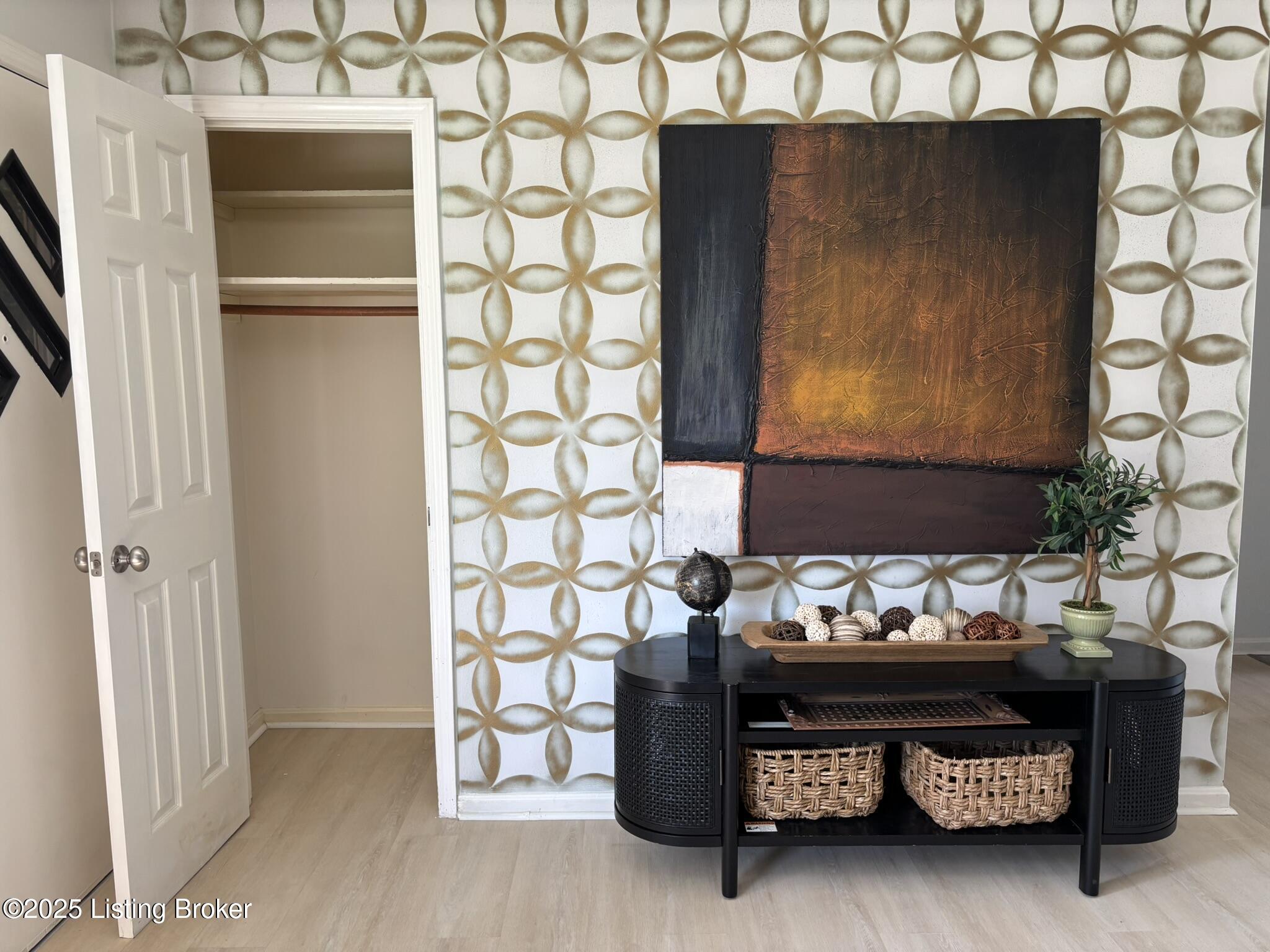 4001 Britt Ln, Louisville