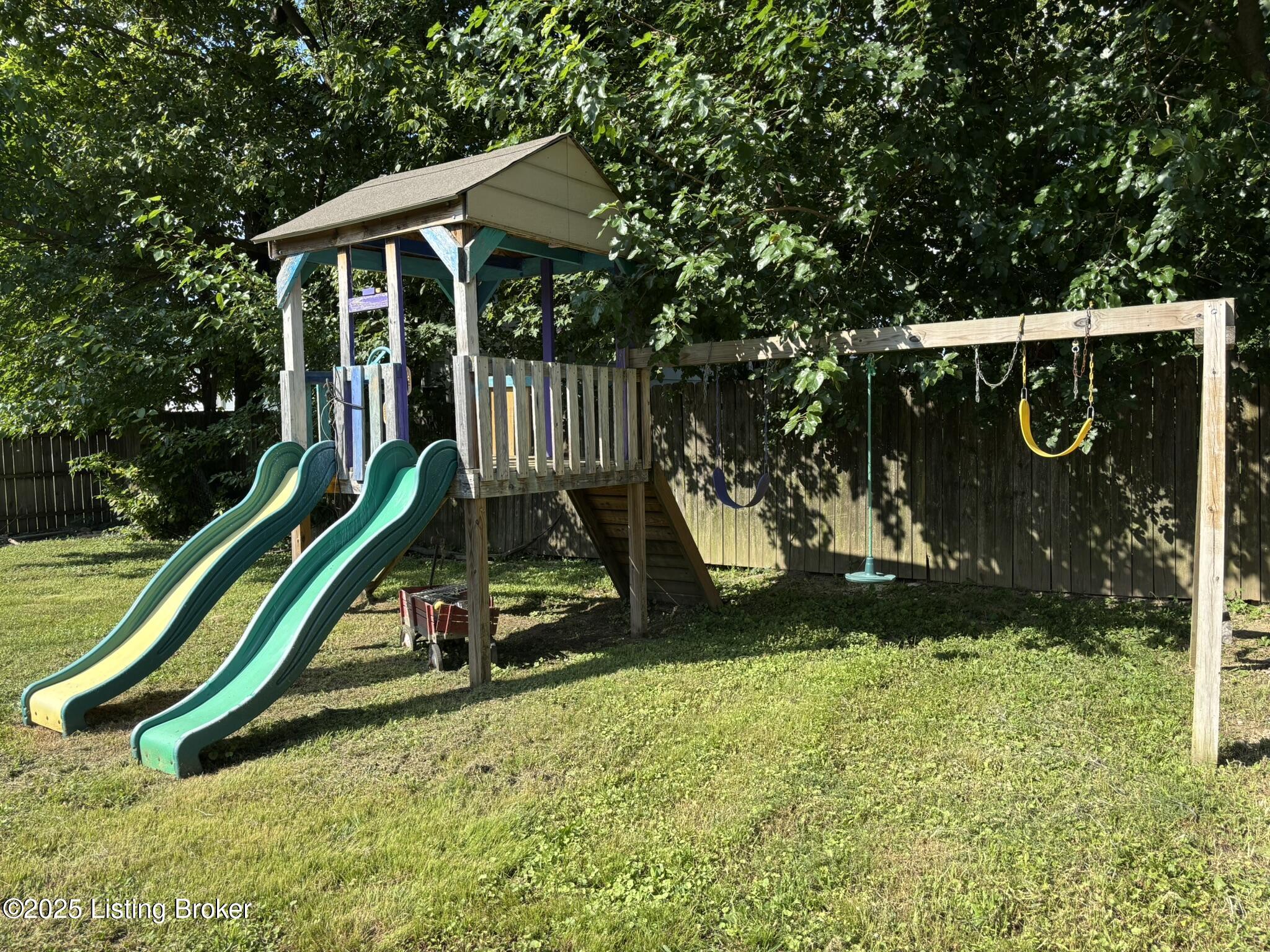 4001 Britt Ln, Louisville