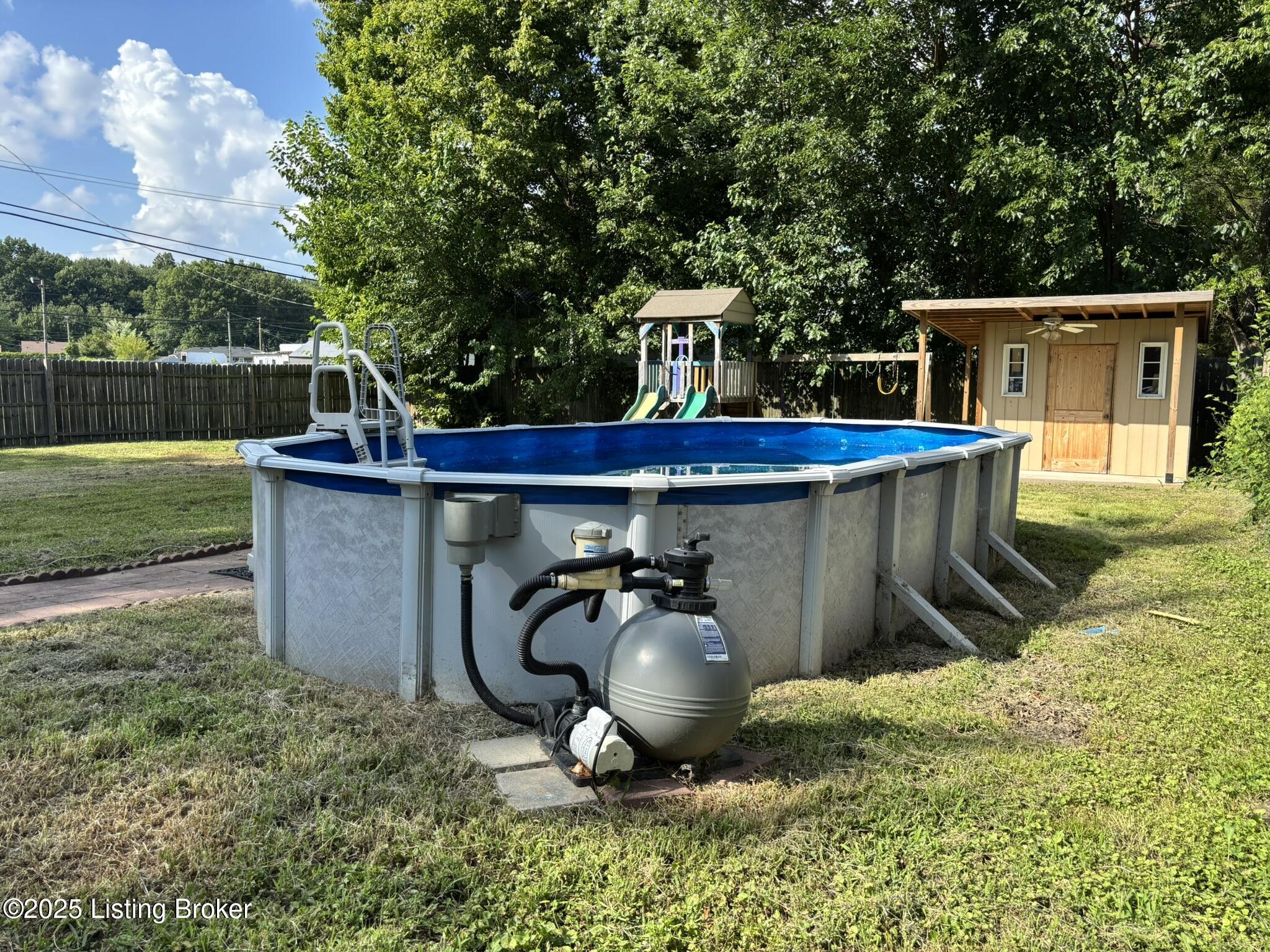 4001 Britt Ln, Louisville