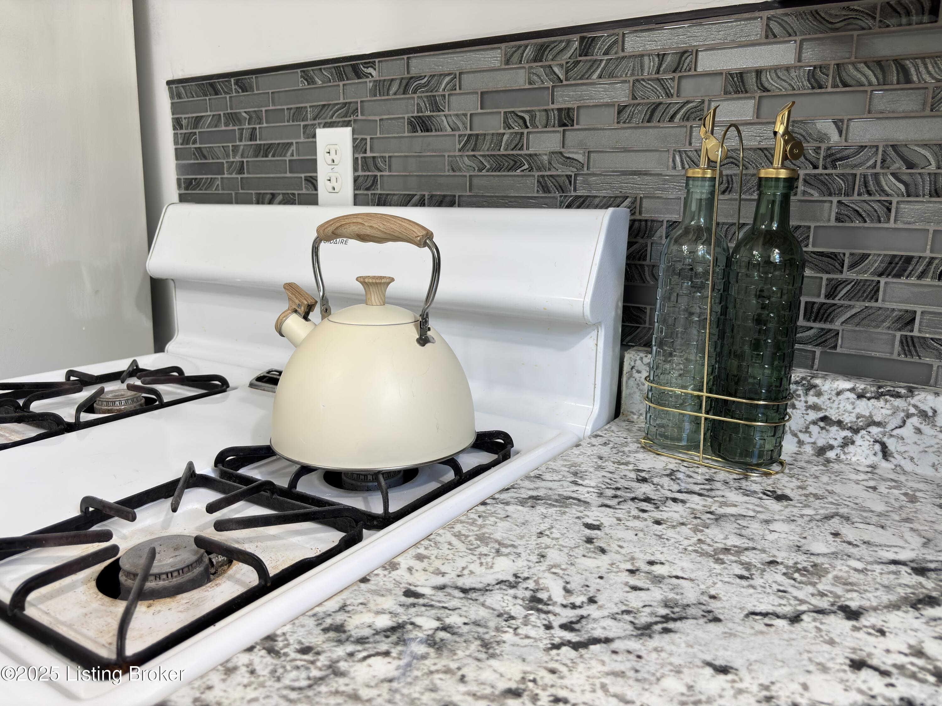 4001 Britt Ln, Louisville