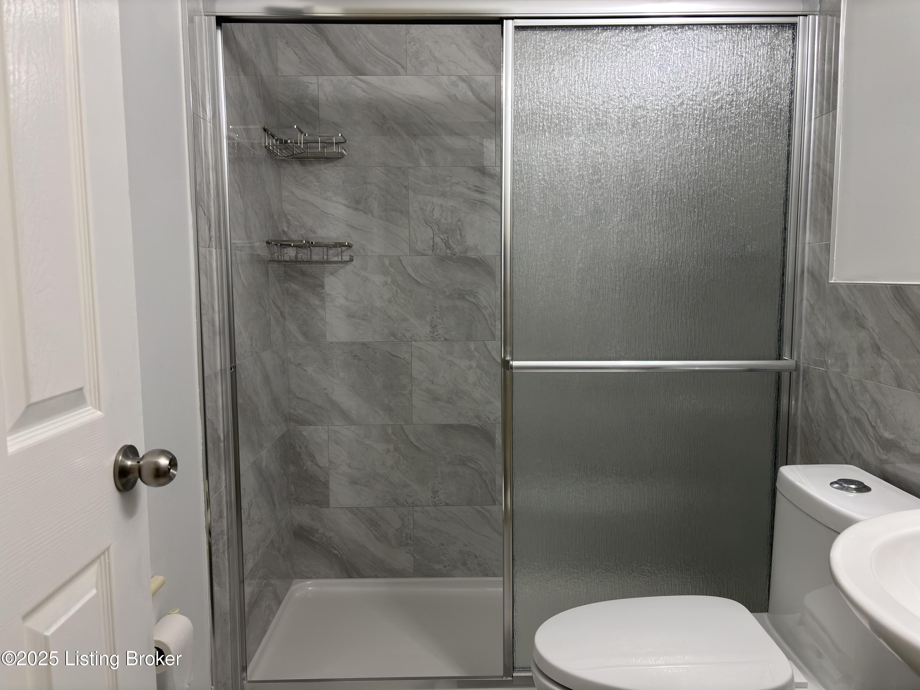 4001 Britt Ln, Louisville