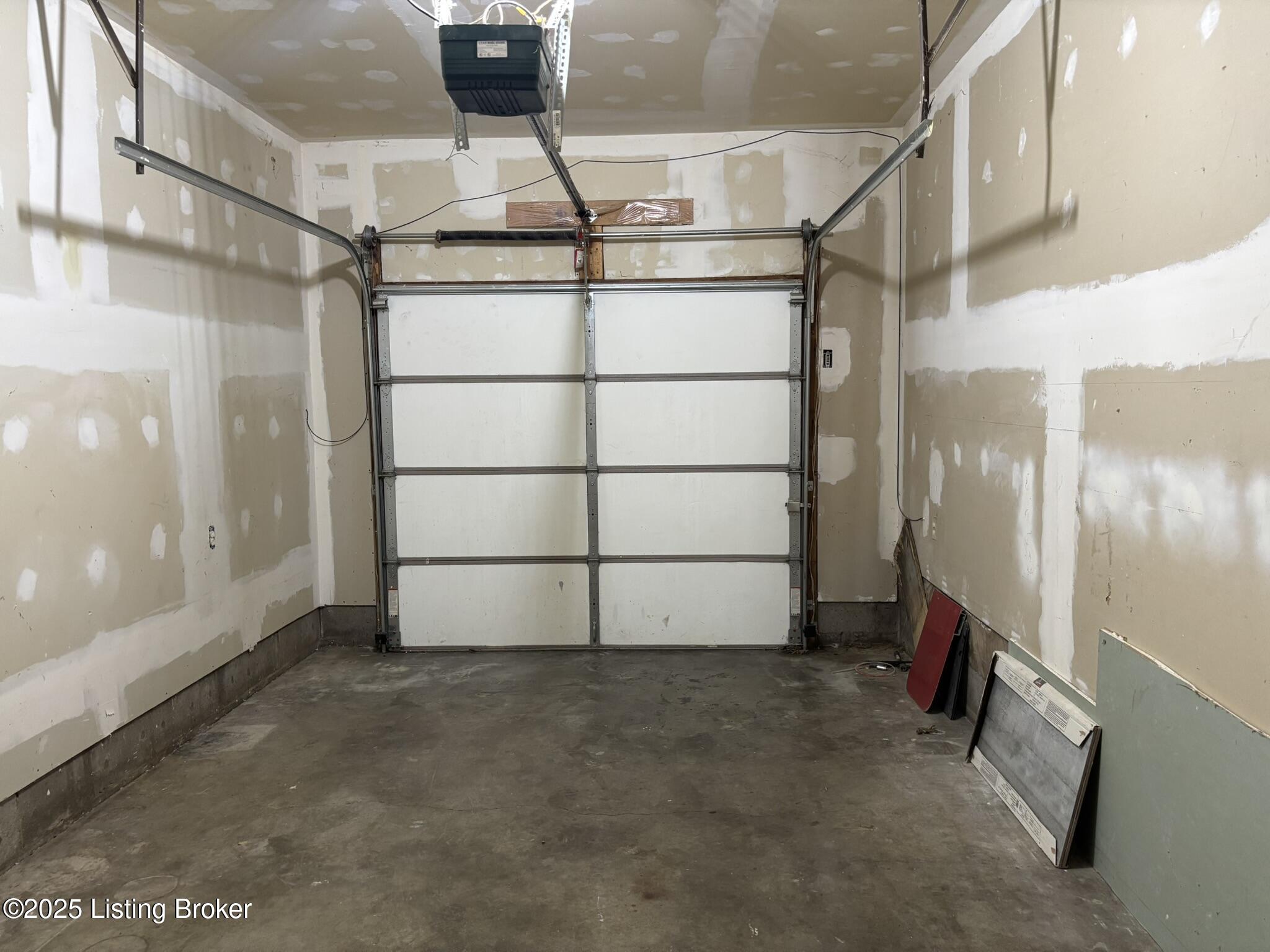 4001 Britt Ln, Louisville