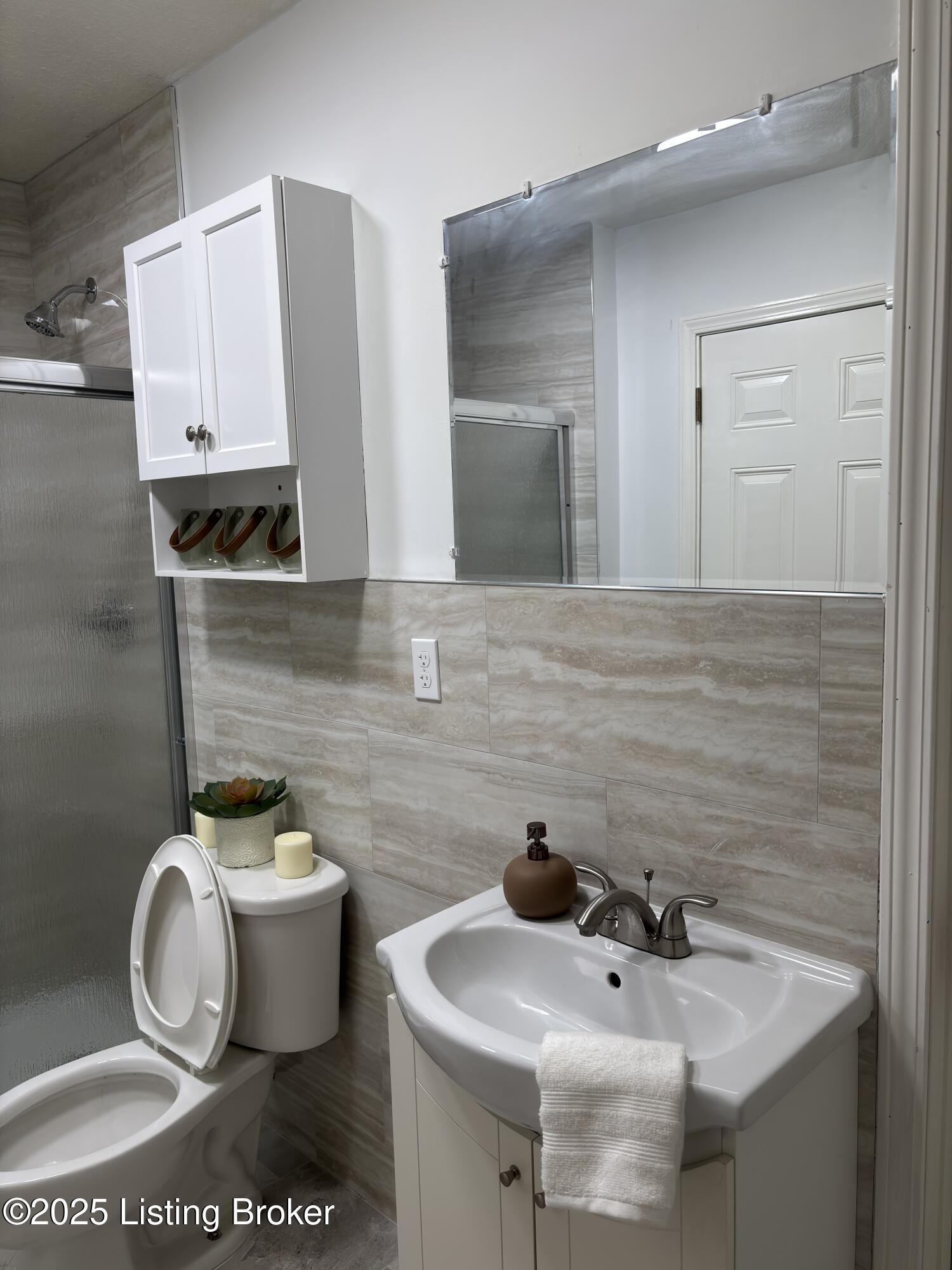 4001 Britt Ln, Louisville