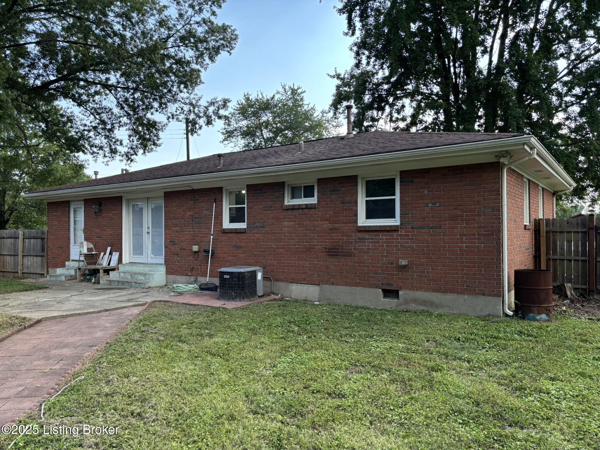 4001 Britt Ln, Louisville