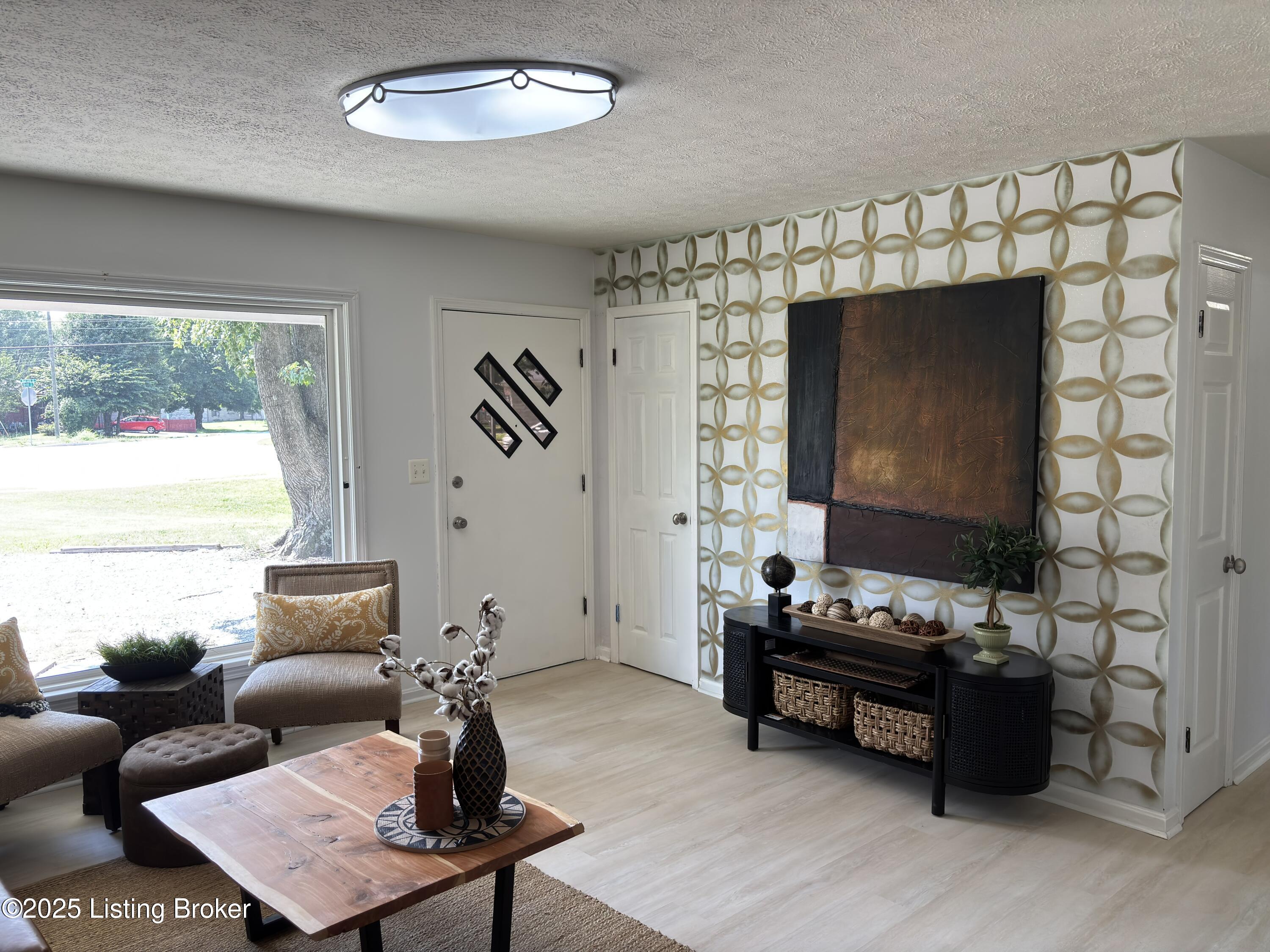 4001 Britt Ln, Louisville