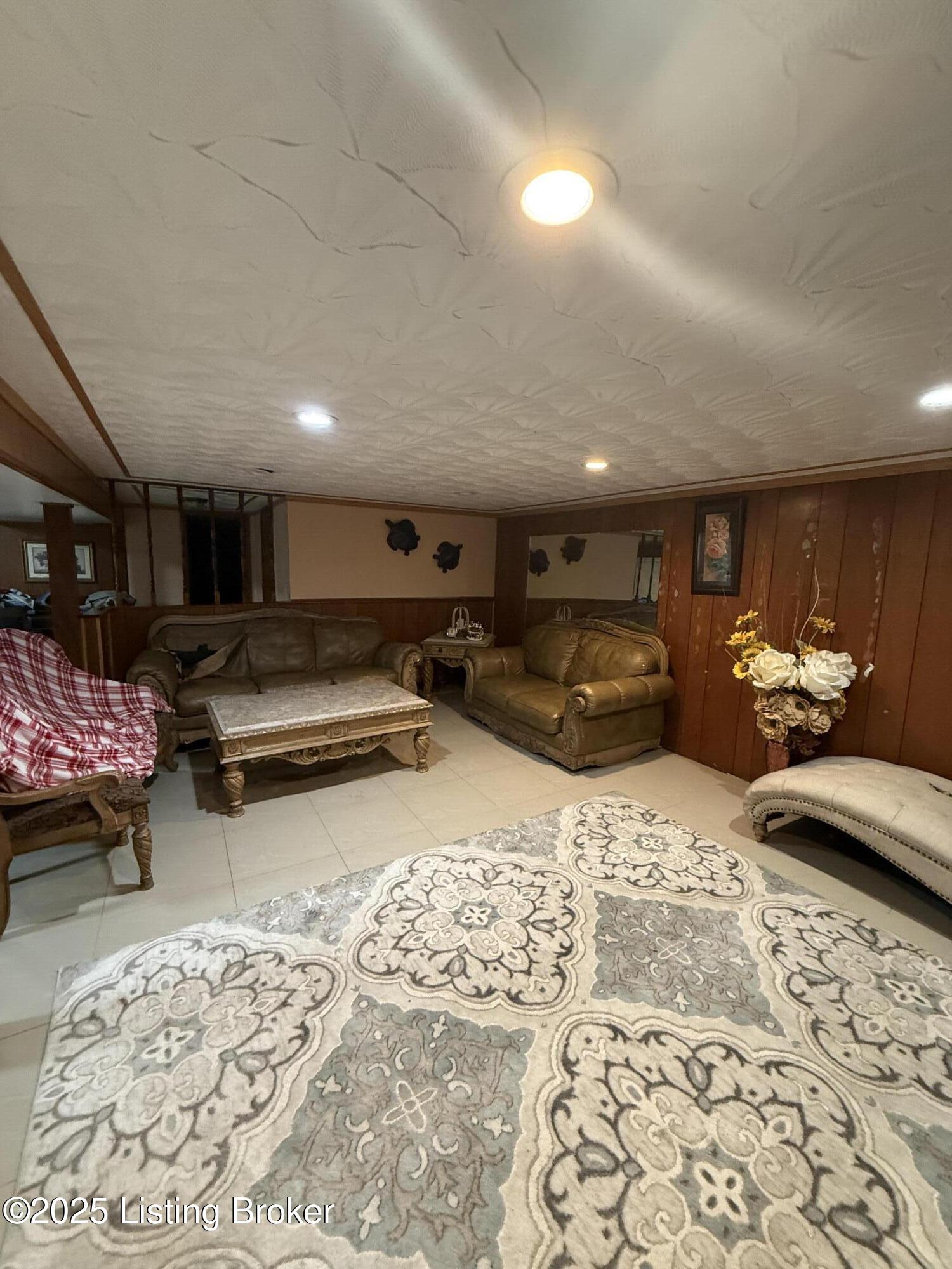 3313 Kremer Ave