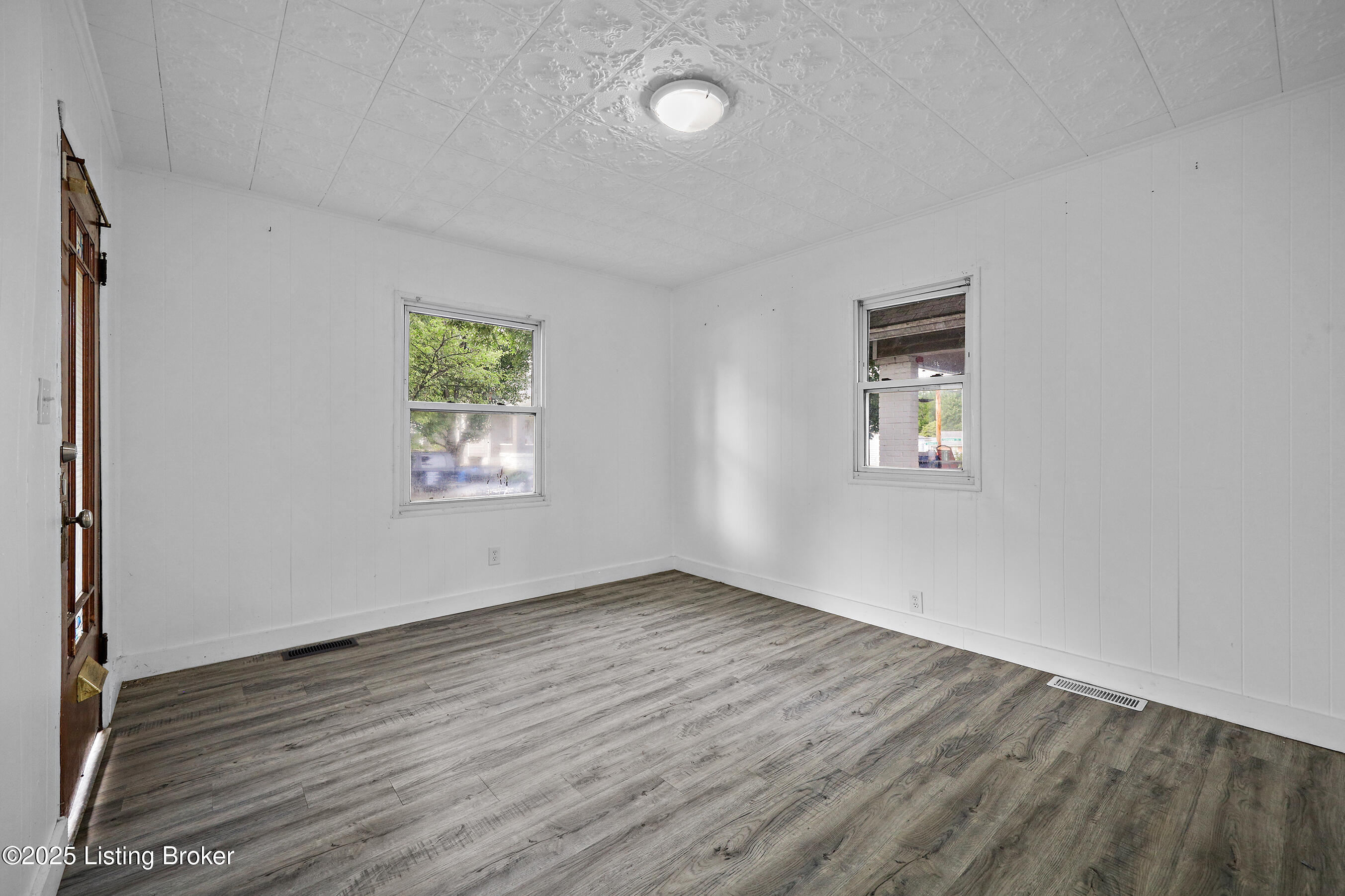 1421 Oakwood Ave