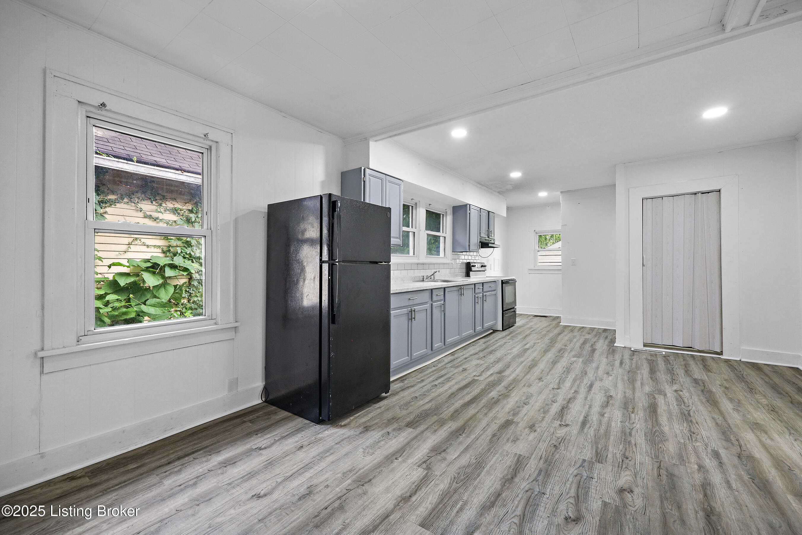 1421 Oakwood Ave