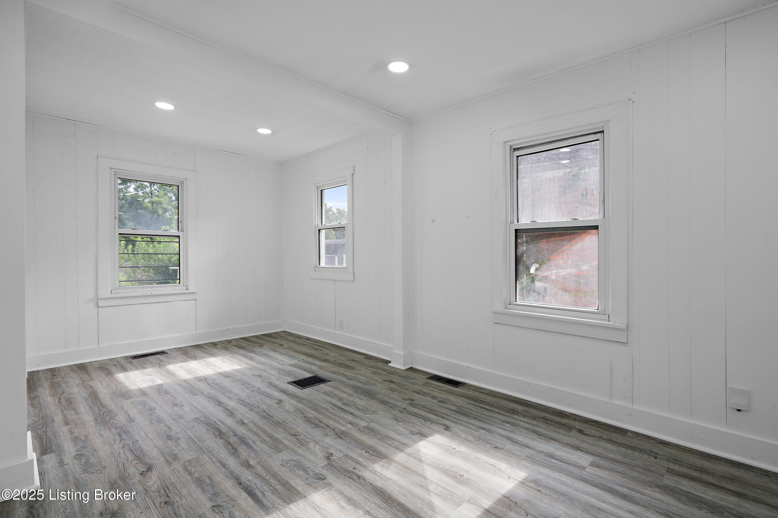 1421 Oakwood Ave