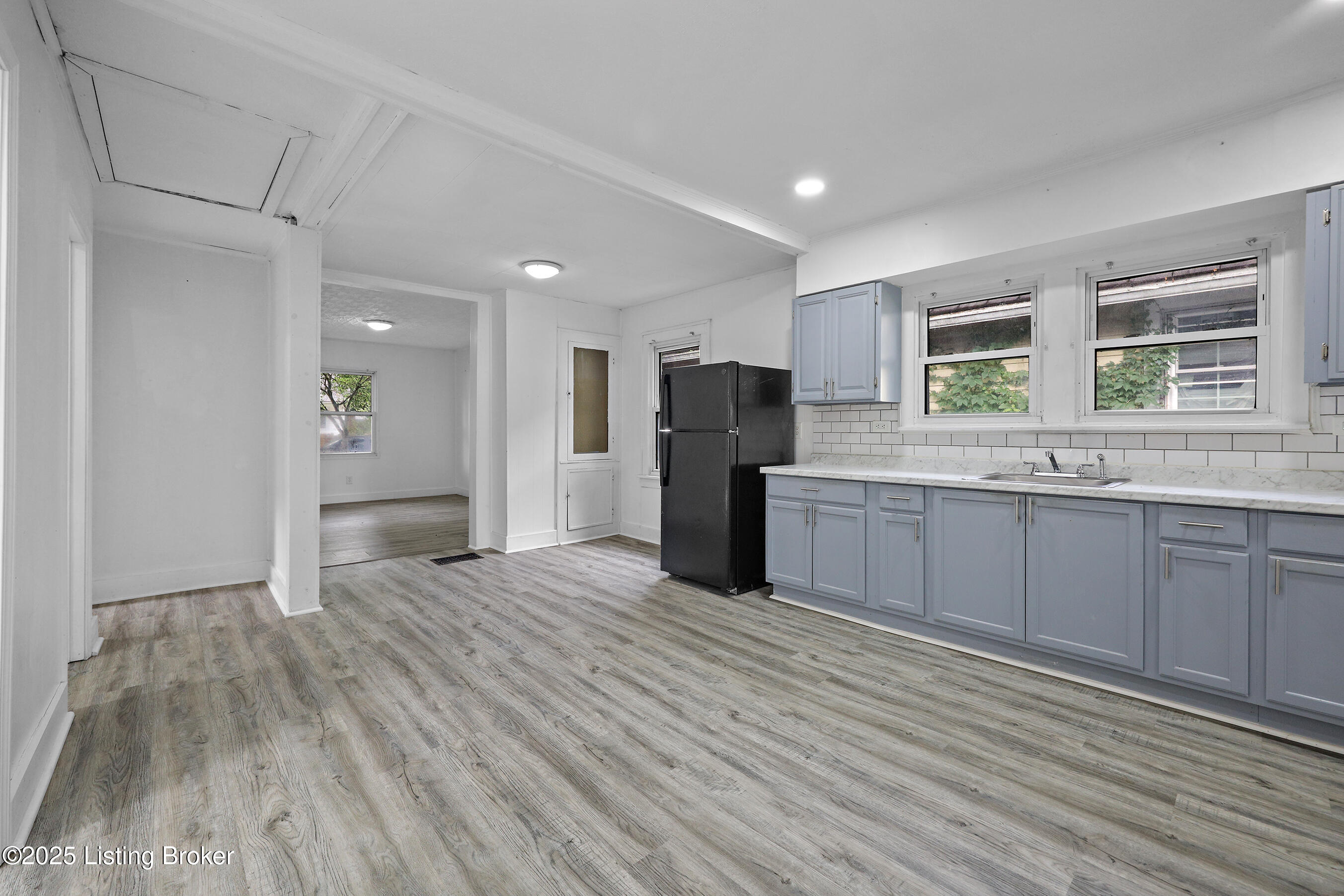 1421 Oakwood Ave
