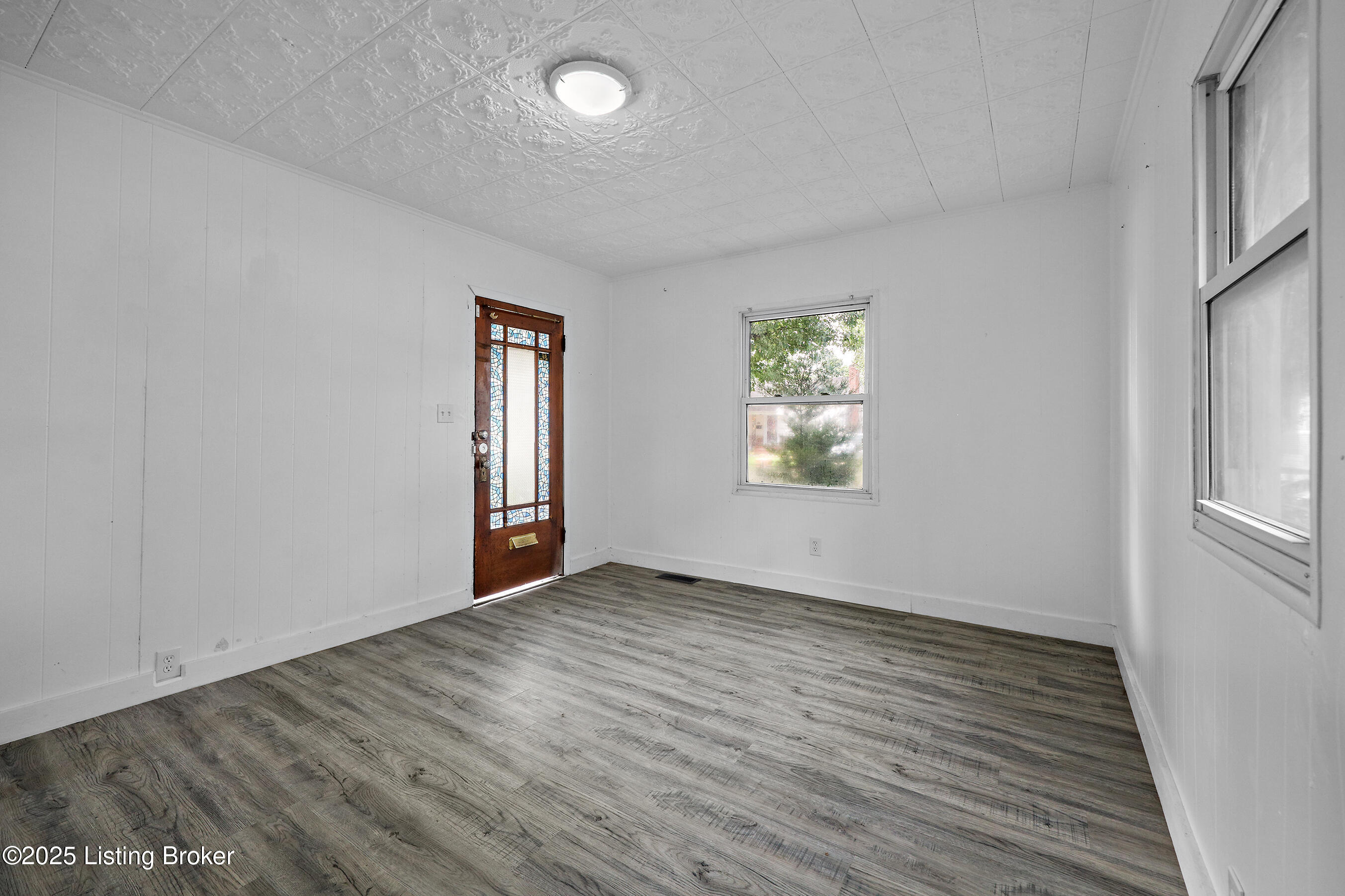 1421 Oakwood Ave