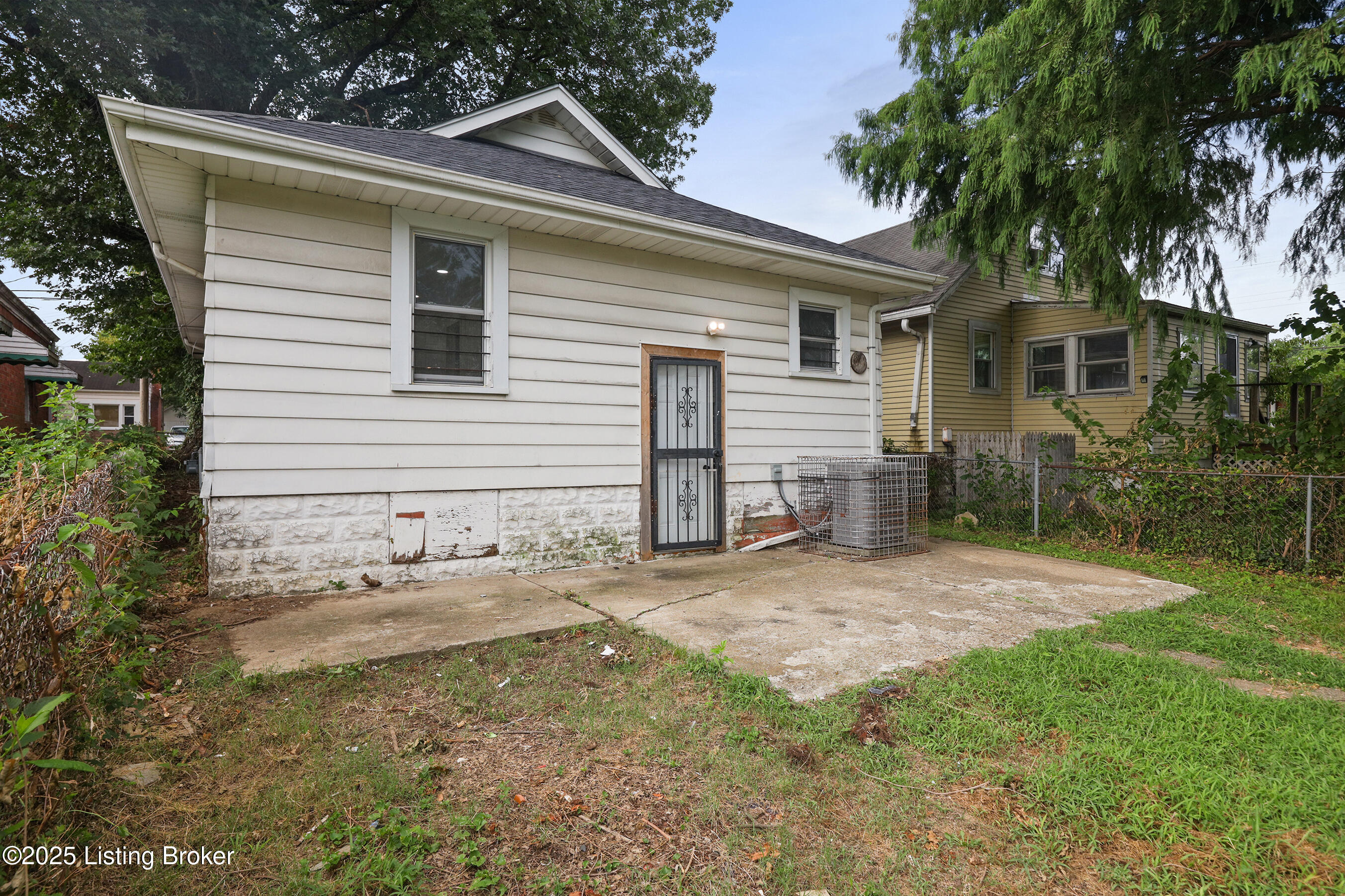 1421 Oakwood Ave
