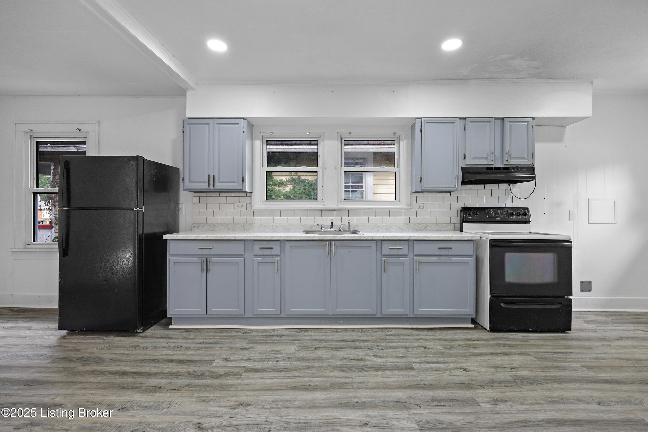 1421 Oakwood Ave