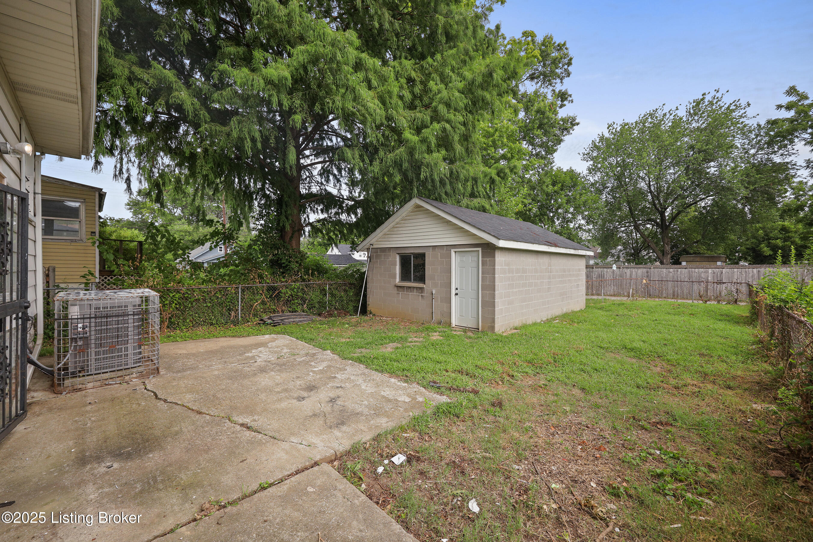 1421 Oakwood Ave