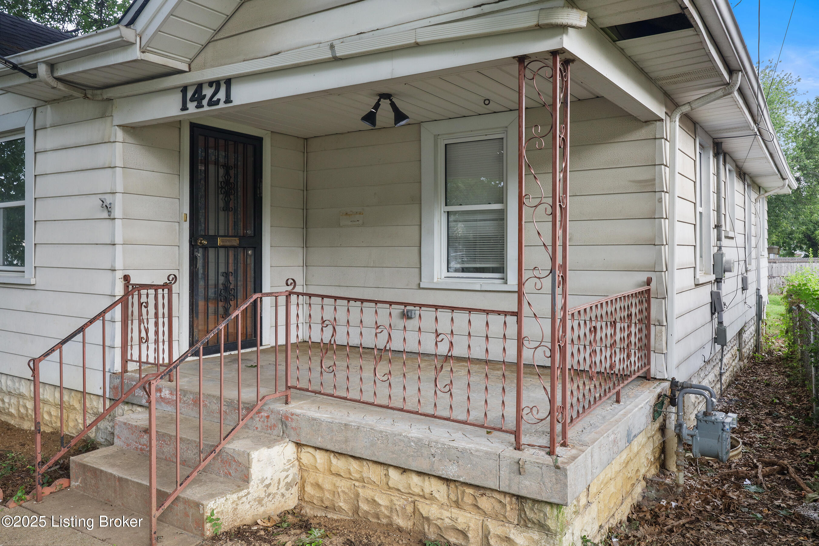1421 Oakwood Ave