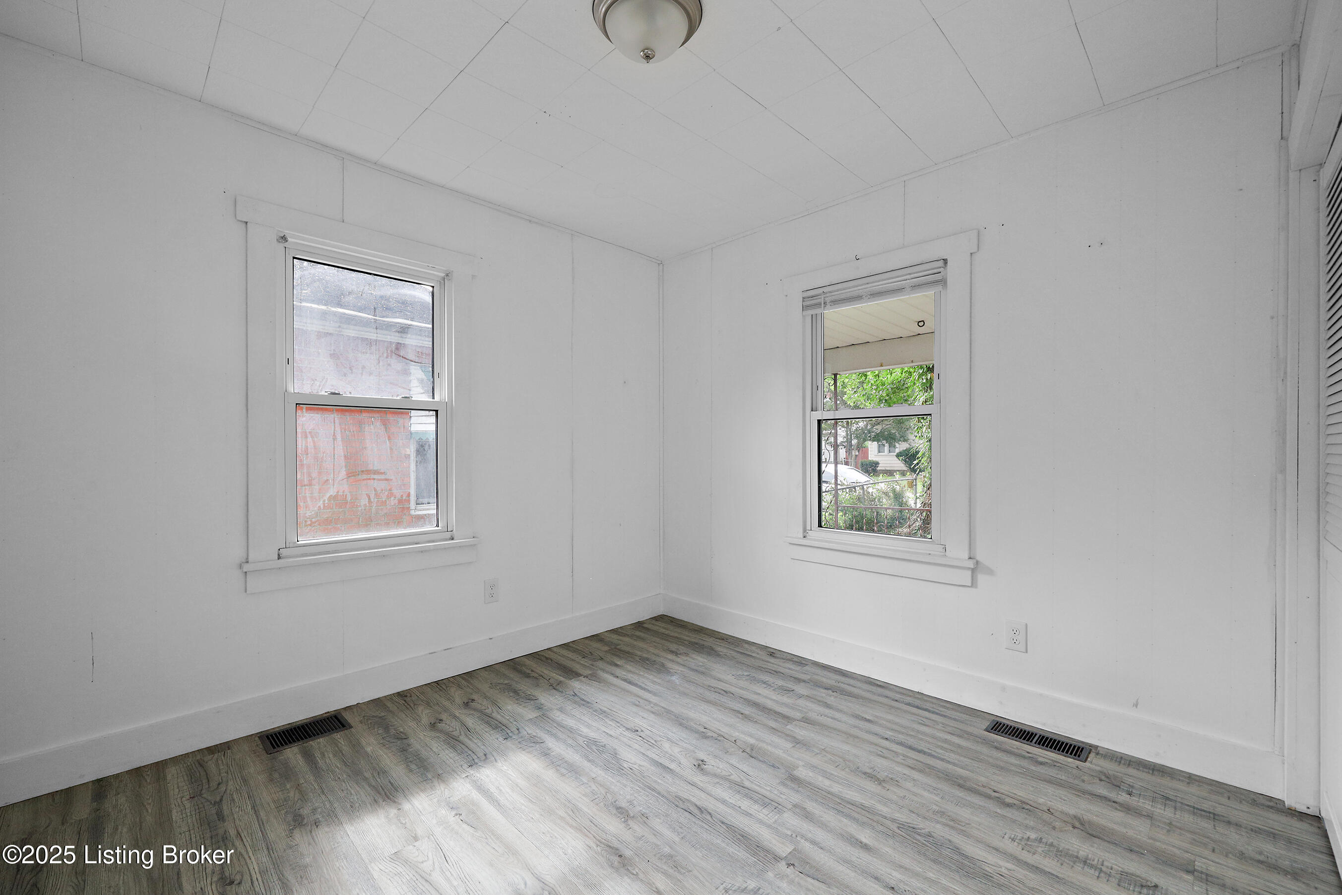 1421 Oakwood Ave