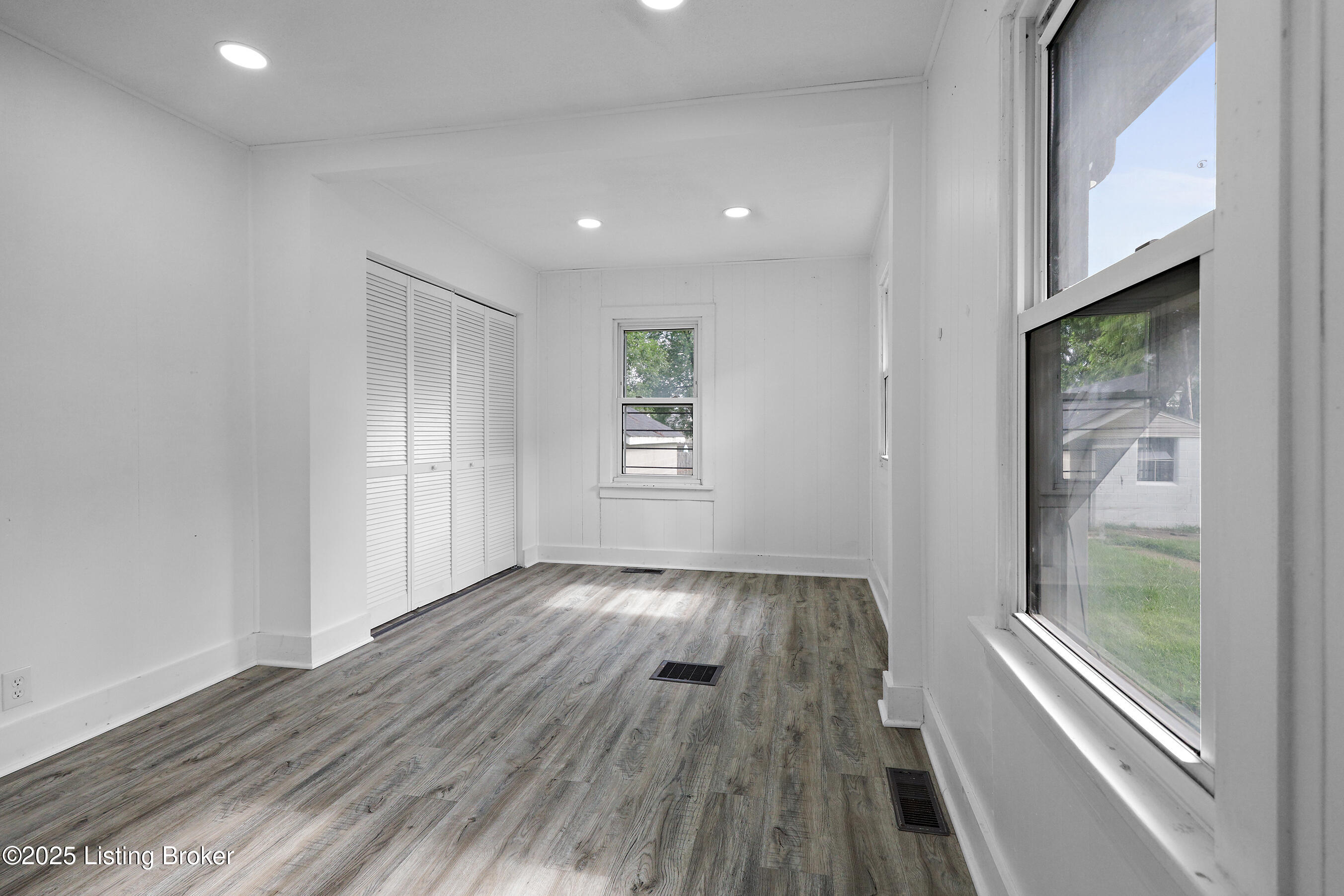 1421 Oakwood Ave