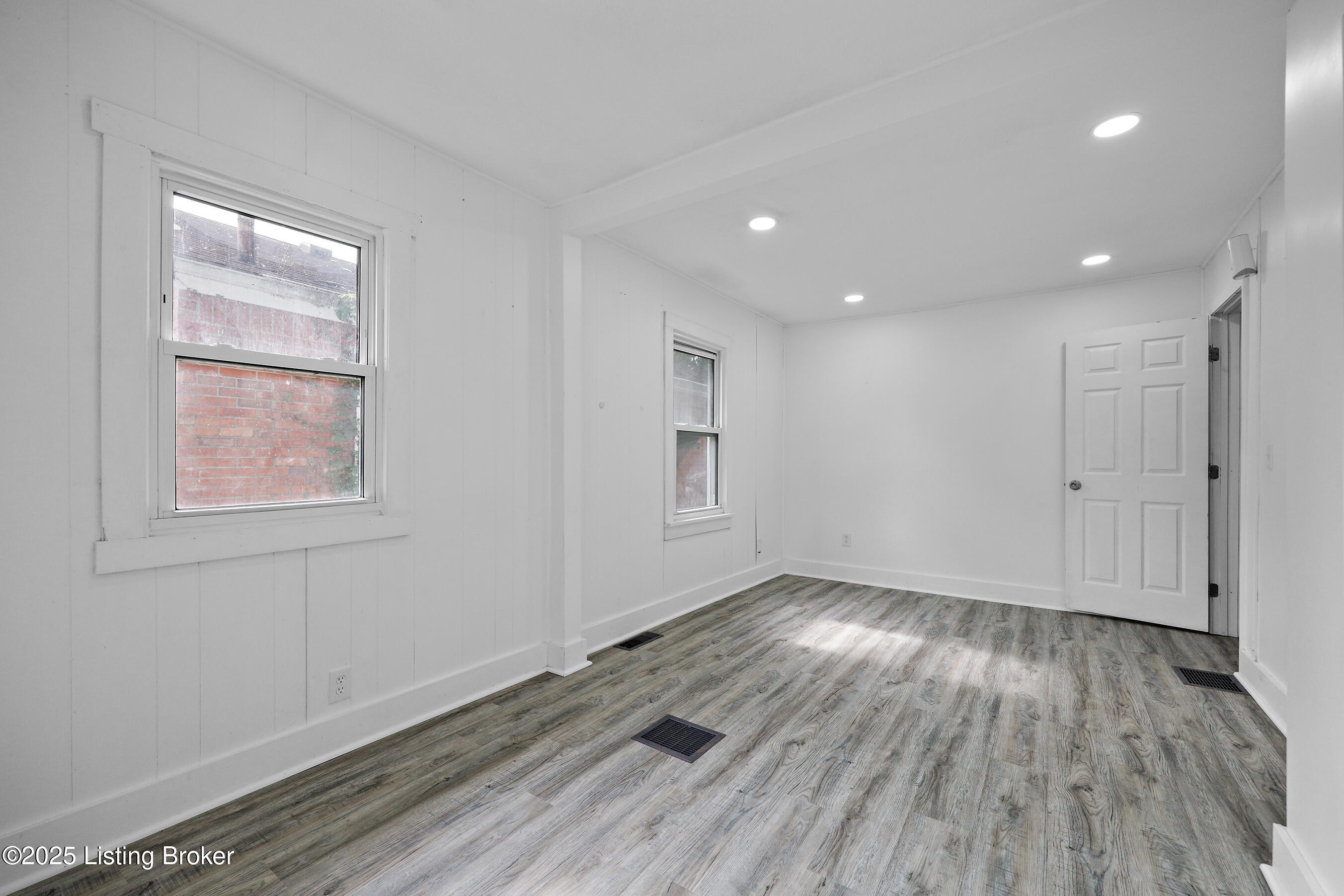 1421 Oakwood Ave